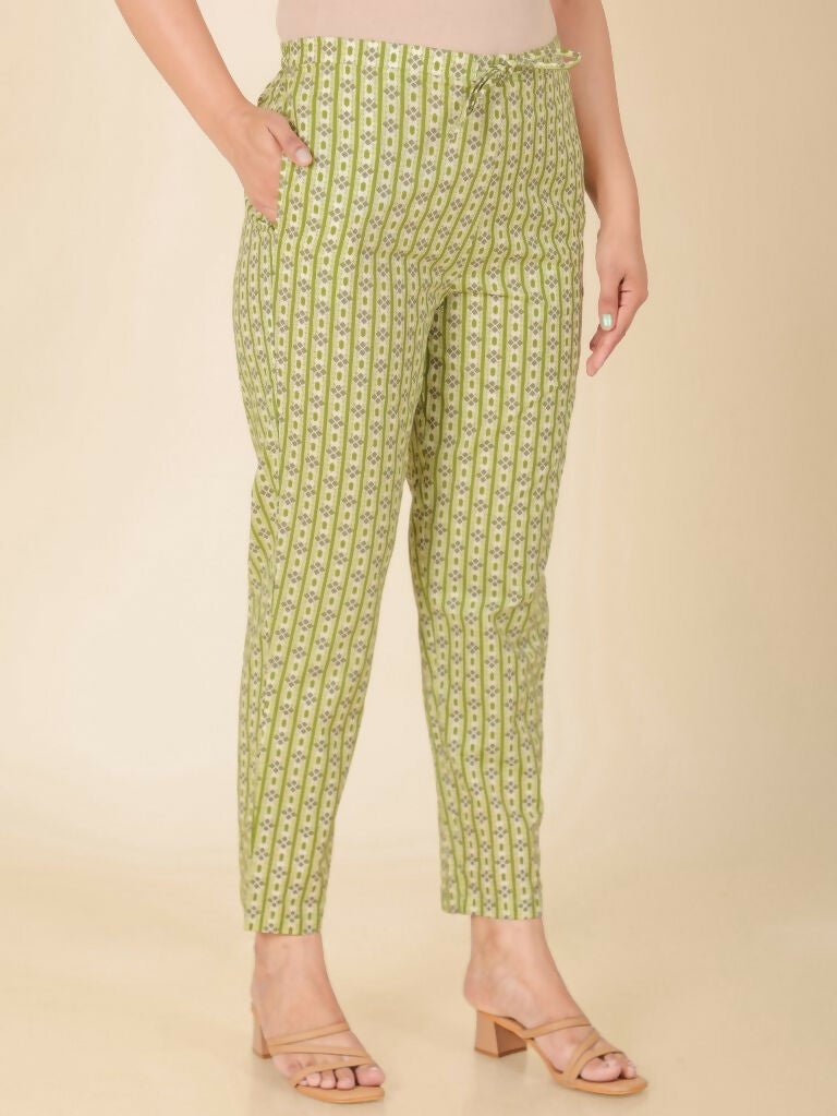 Aramya Straight Soft Cotton Floral Print Women's Kurta Set - Green