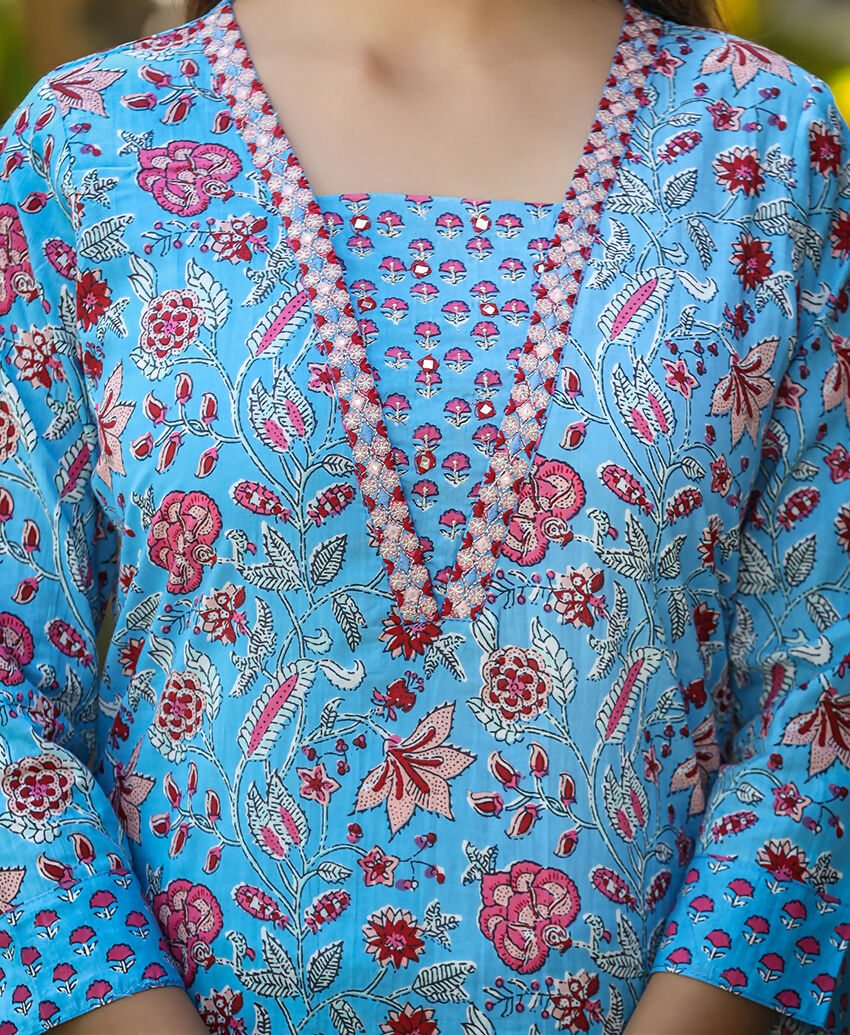 Kaajh Women's Blue Printed Kurta Pant Set With Dupatta