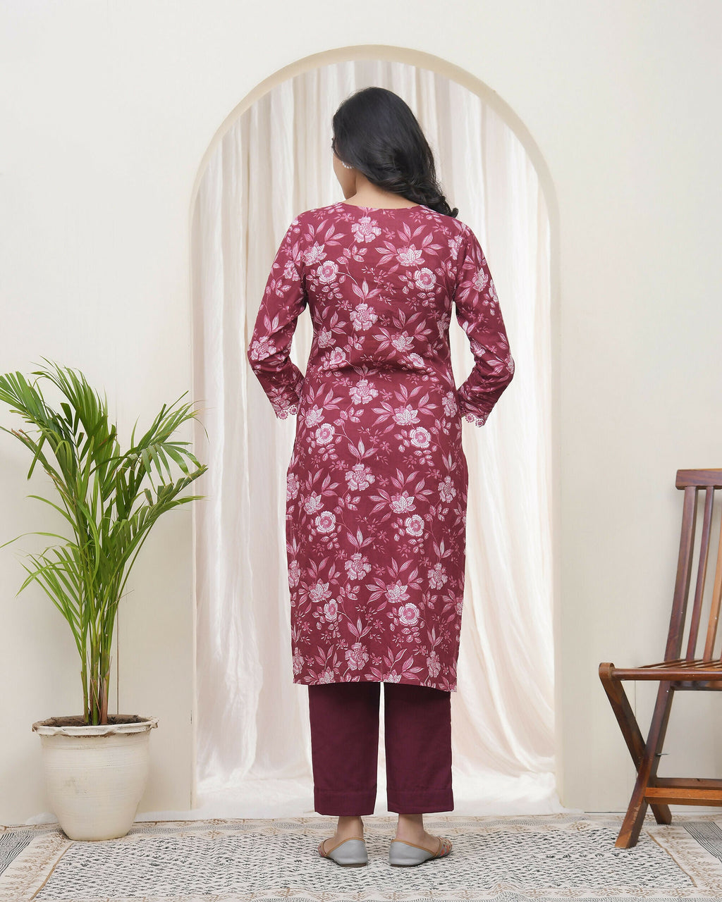 Vaasva Women Magenta Cotton Printed Straight Kurti With Pant