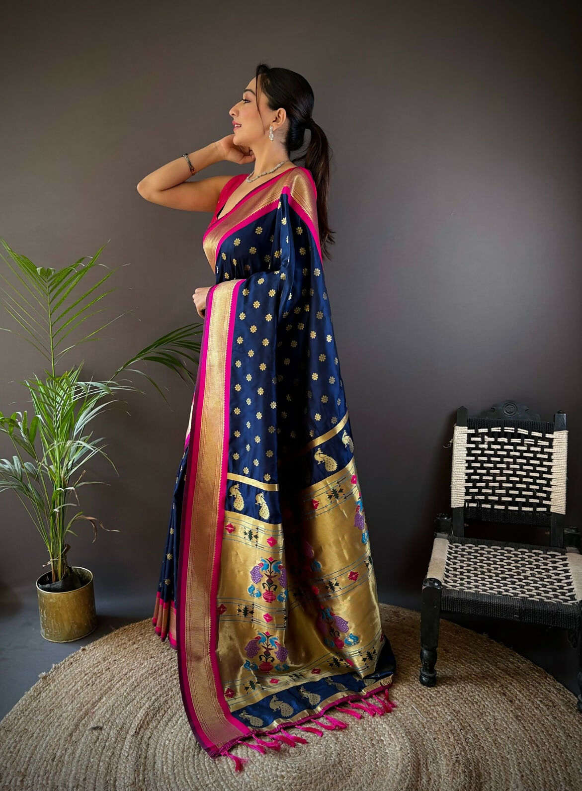 Joban Fashion Pink Butti Kanchipuram silk Sarees