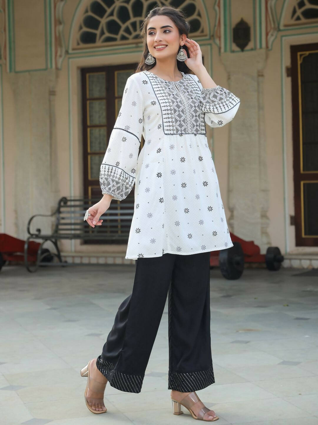 Juniper Women's White Rayon Staple Printed Straight Clothing Set