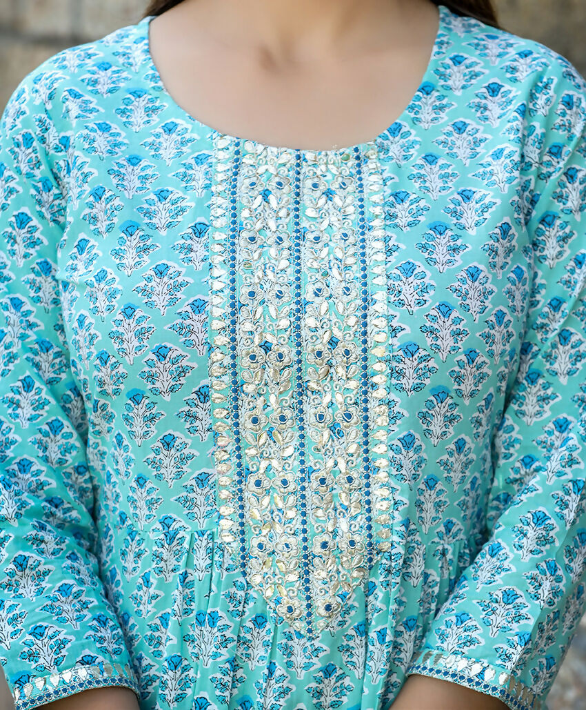 Kaajh Women's Sky Blue Floral Printed Cotton Kurta Pant Set