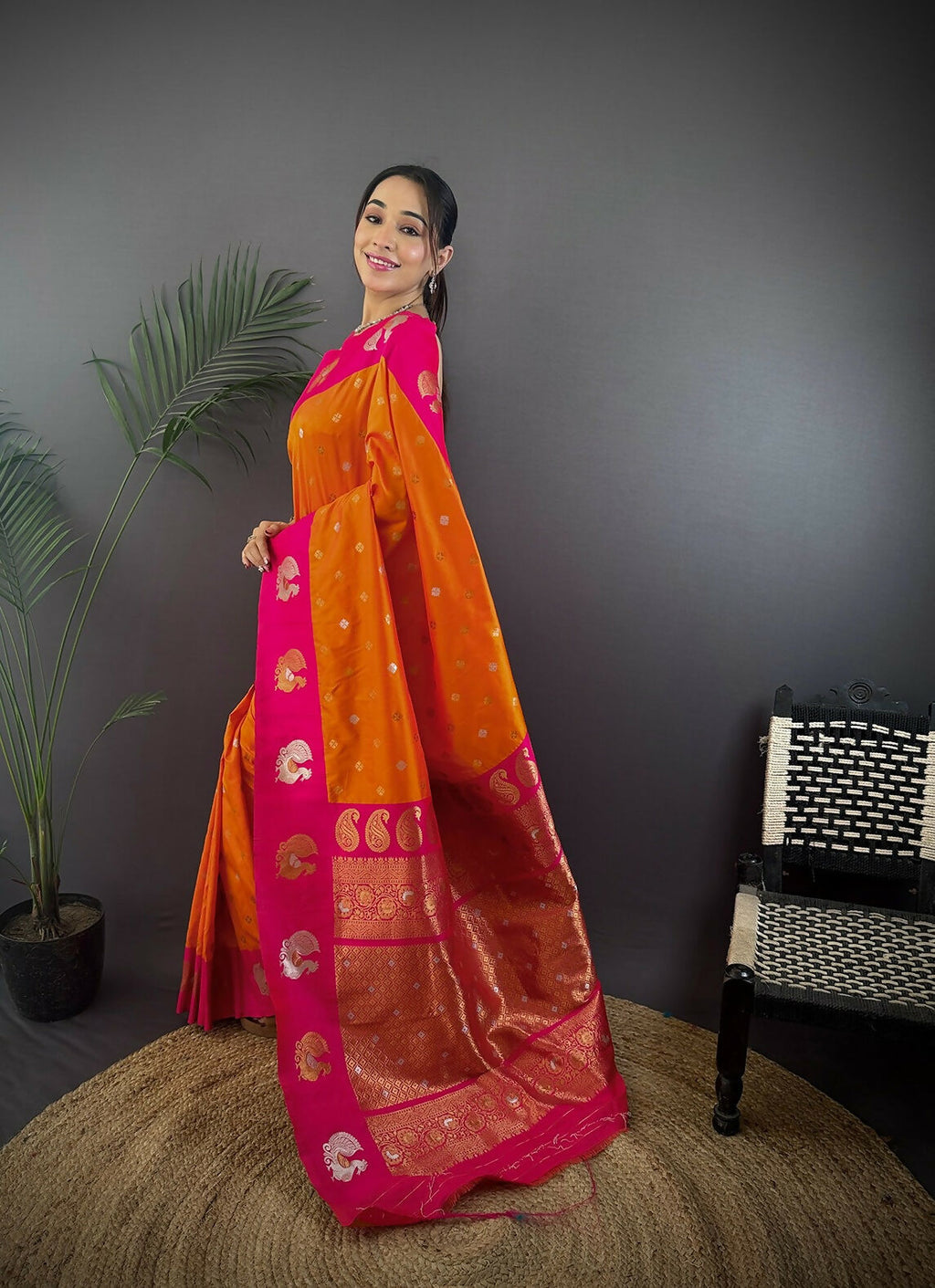 Joban Fashion Pink Butti Banarasi Silk Sarees