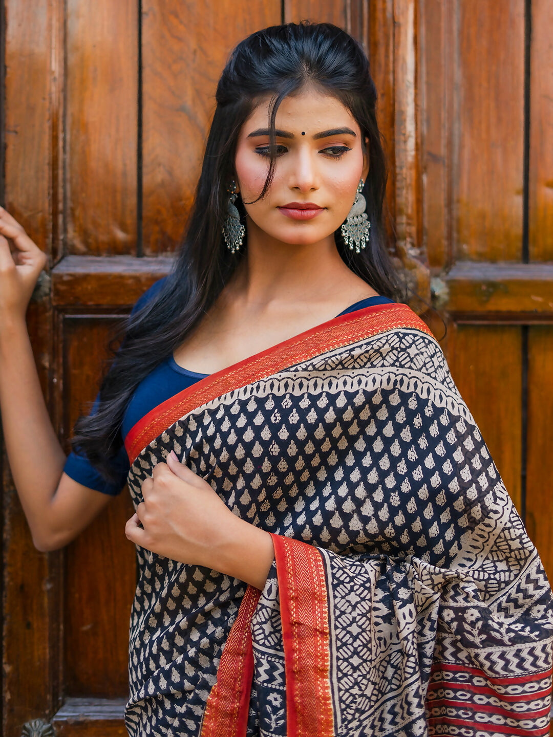 Zibaa Hand-Blocked Pure Maheshwari Silk Navy Blue Saree