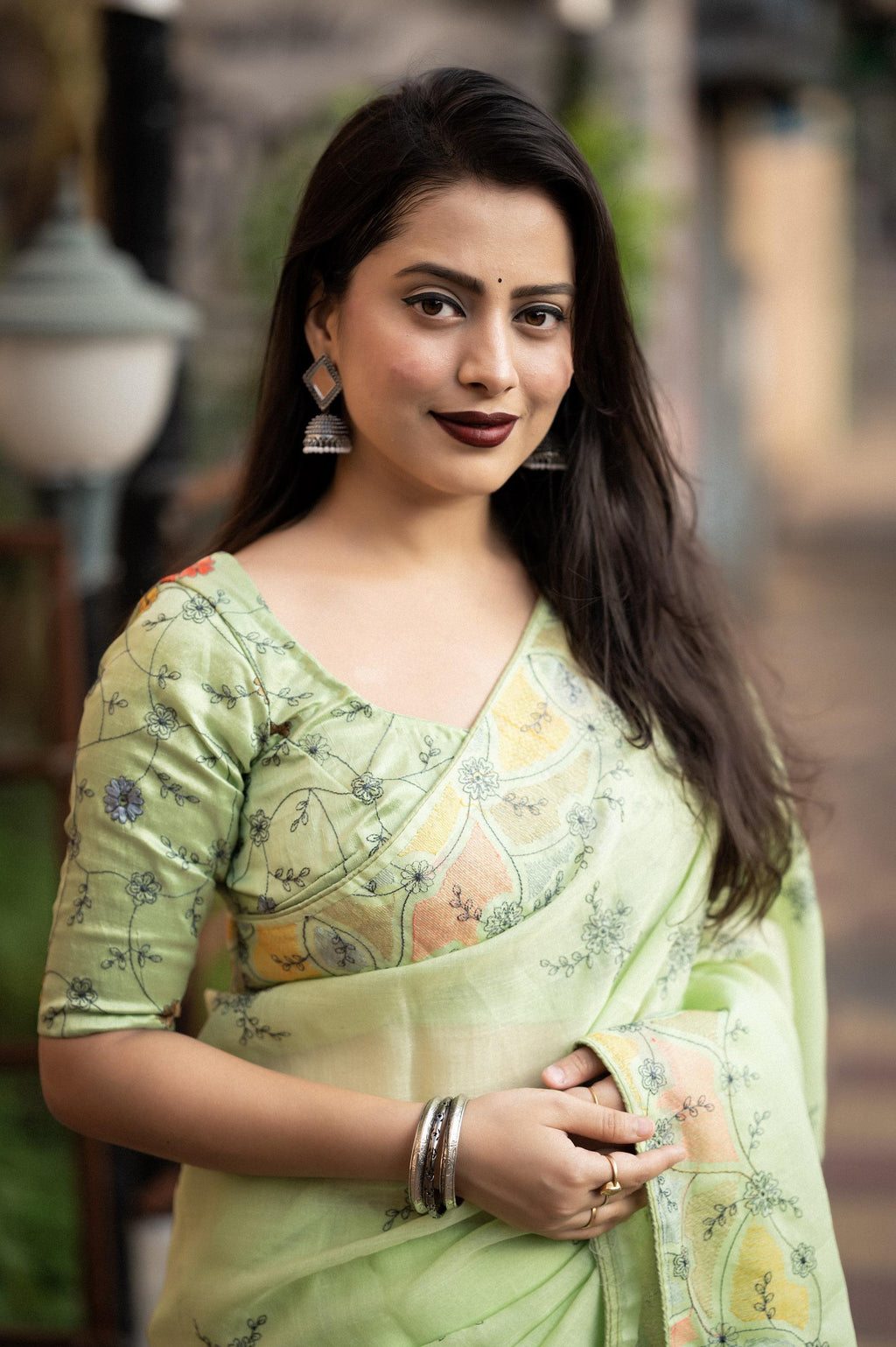 Green Pure Linen Ethnic Motifs Saree with Unstitched Blouse - A2M