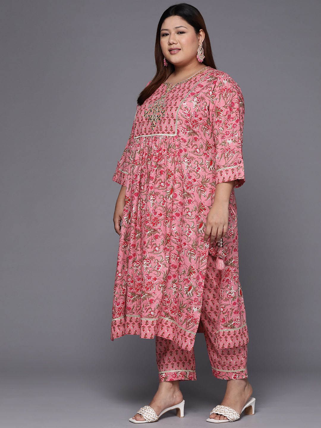 Sztori Plus Size Floral Printed Gotta Patti Cotton Straight Kurta & Trousers With Dupatta