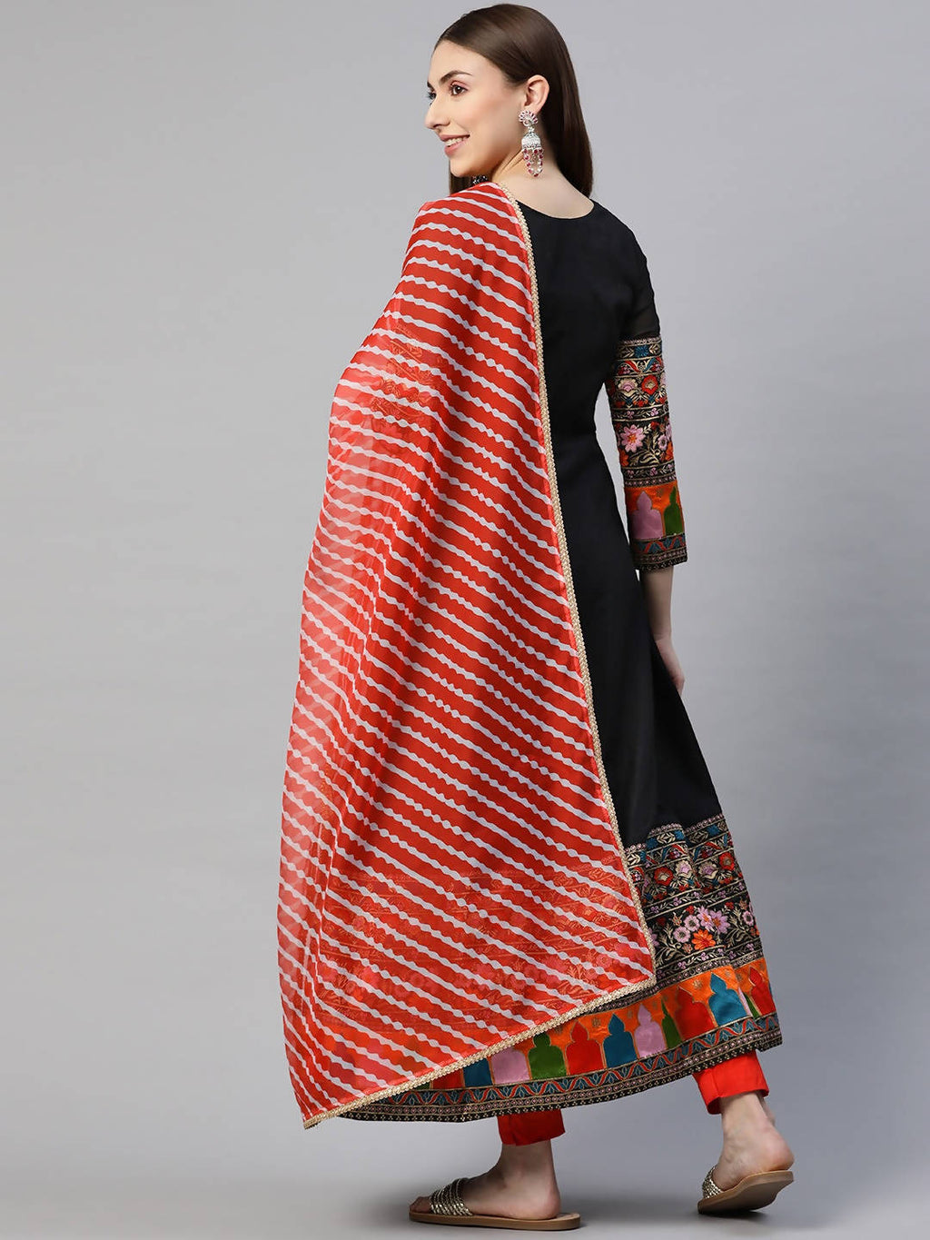 Myshka Multicolor Solid 3/4 Sleeve Sweetheart Neck Anarkali Gown With Dupatta