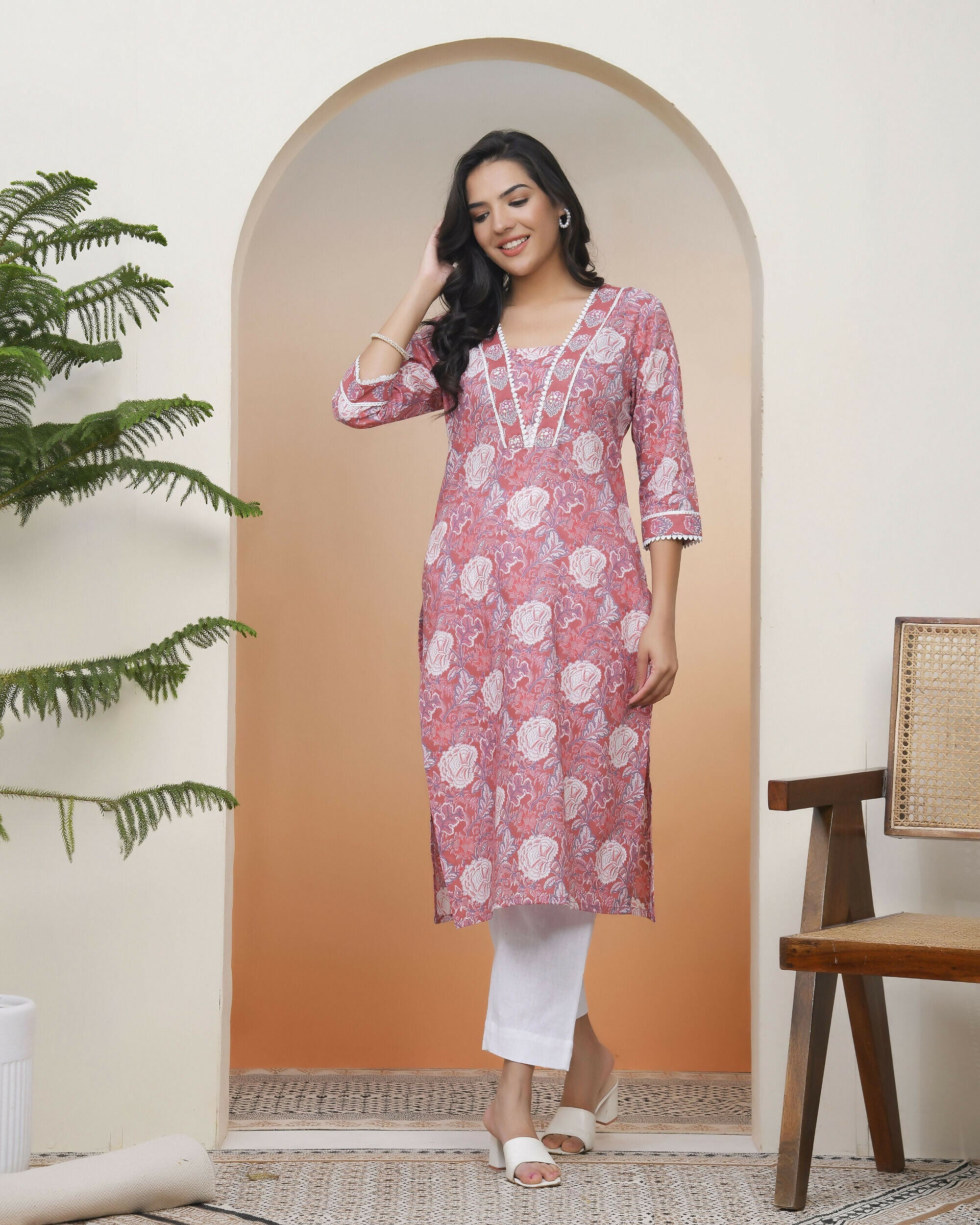 Vaasva Women Nude Pink Cotton Printed Straight Kurti With Pant