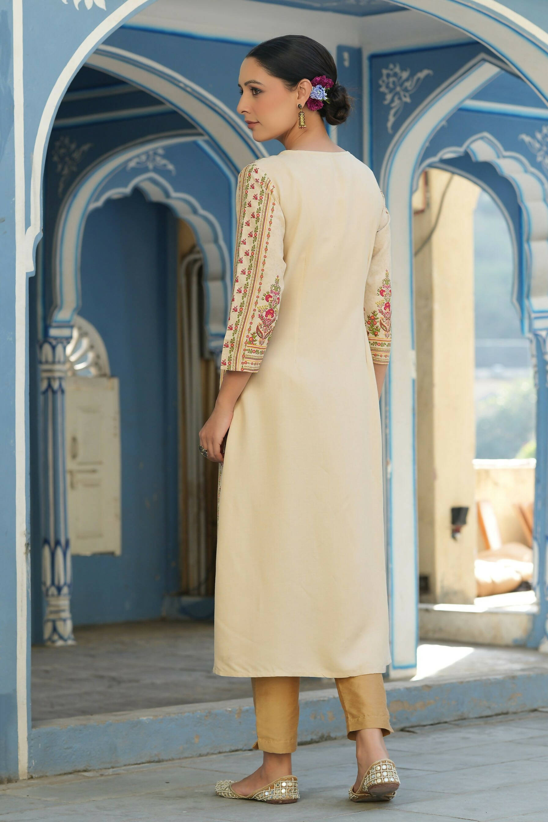 Juniper Women's Cream Rayon Staple Placement Printed A-Line Kurta