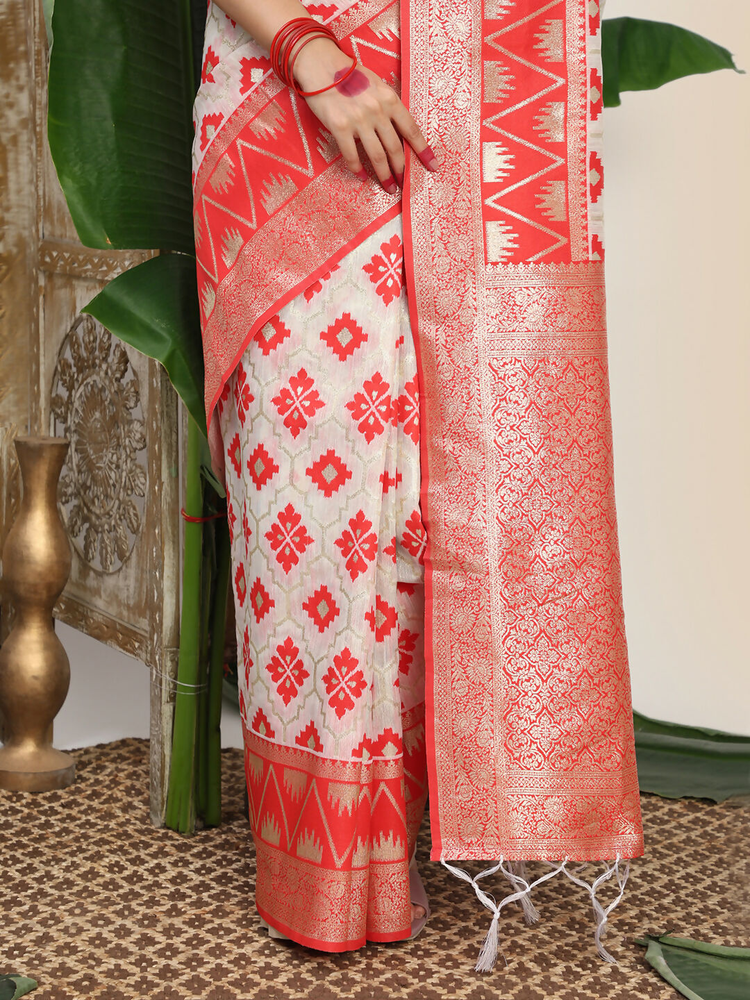 Shree Shyam Fashion Linen Cotton Red & White Saree