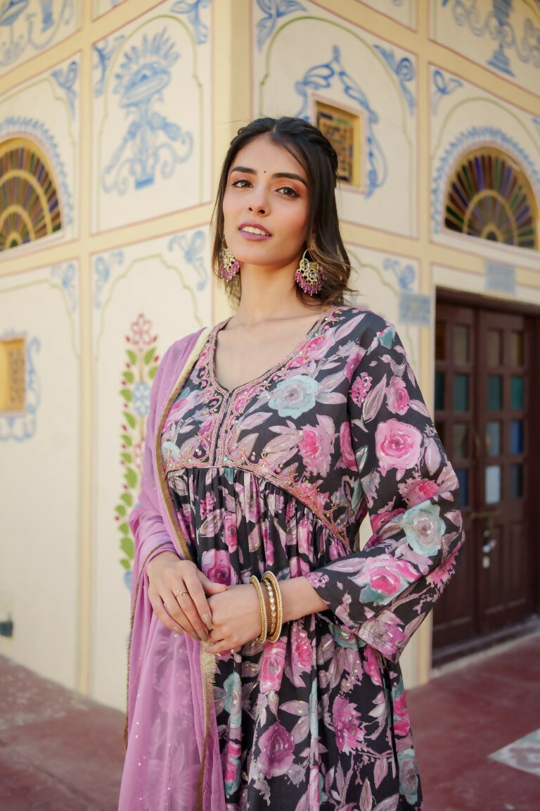 Vaasva Women Rani Muslin Embroidered Kurta, Pant & Dupatta Set