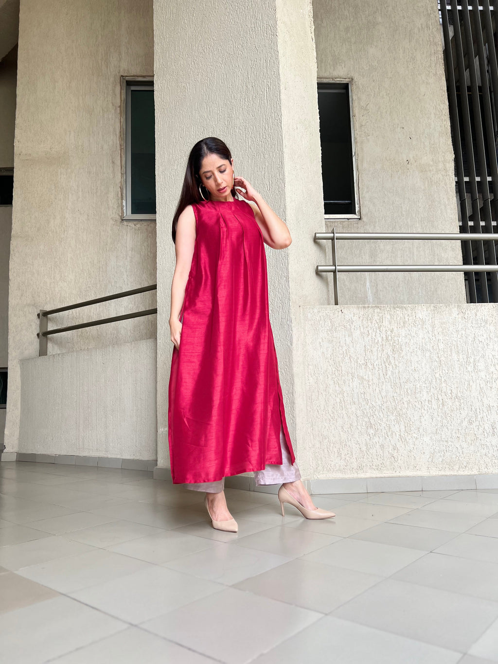 trueBrowns Maroon Textured Silk Sleeveless Kurta Pant Set