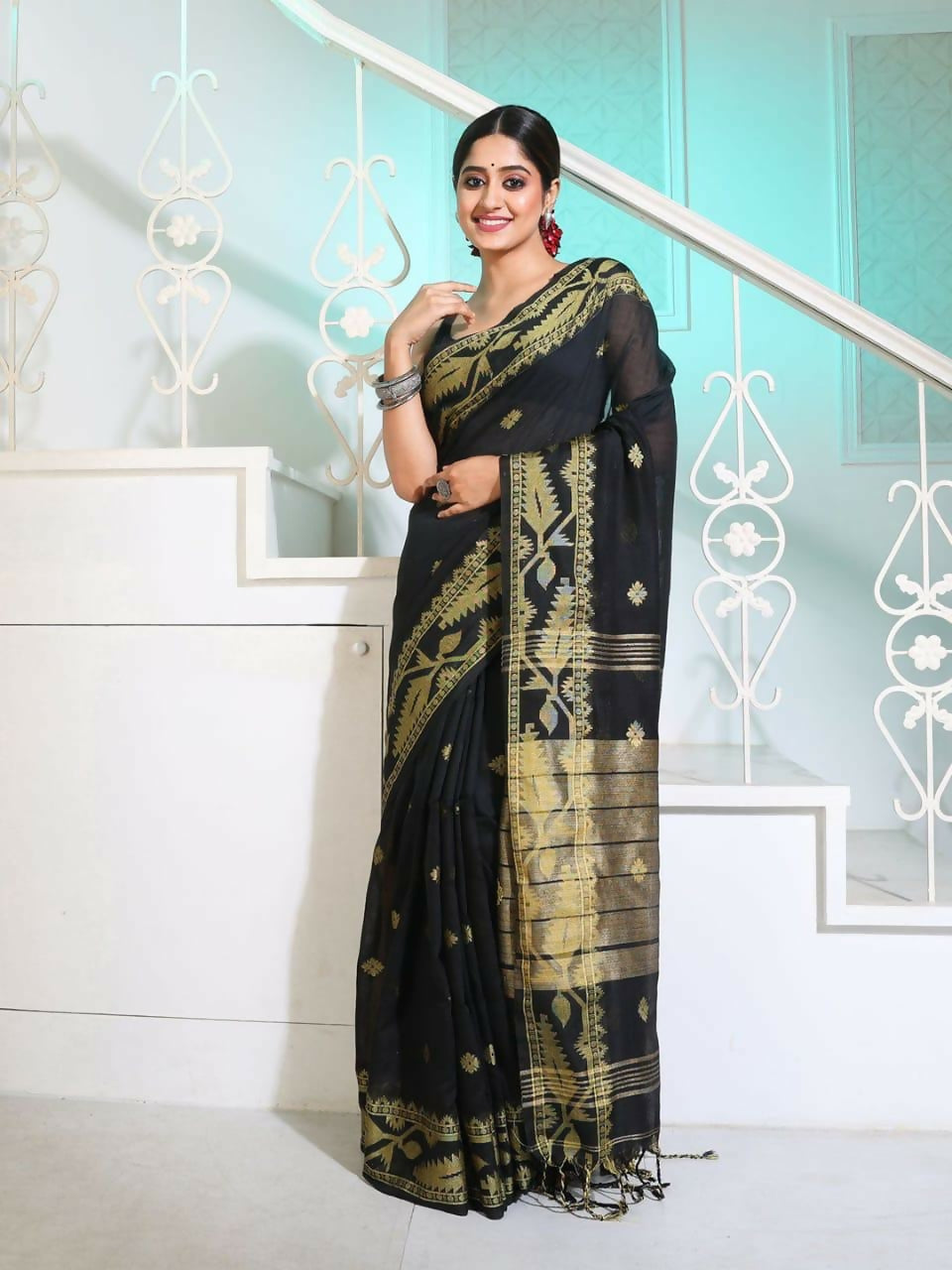 Exclusive Collection Beautiful Black Pure Cotton Woven Handloom Saree With Running Blouse Piece
