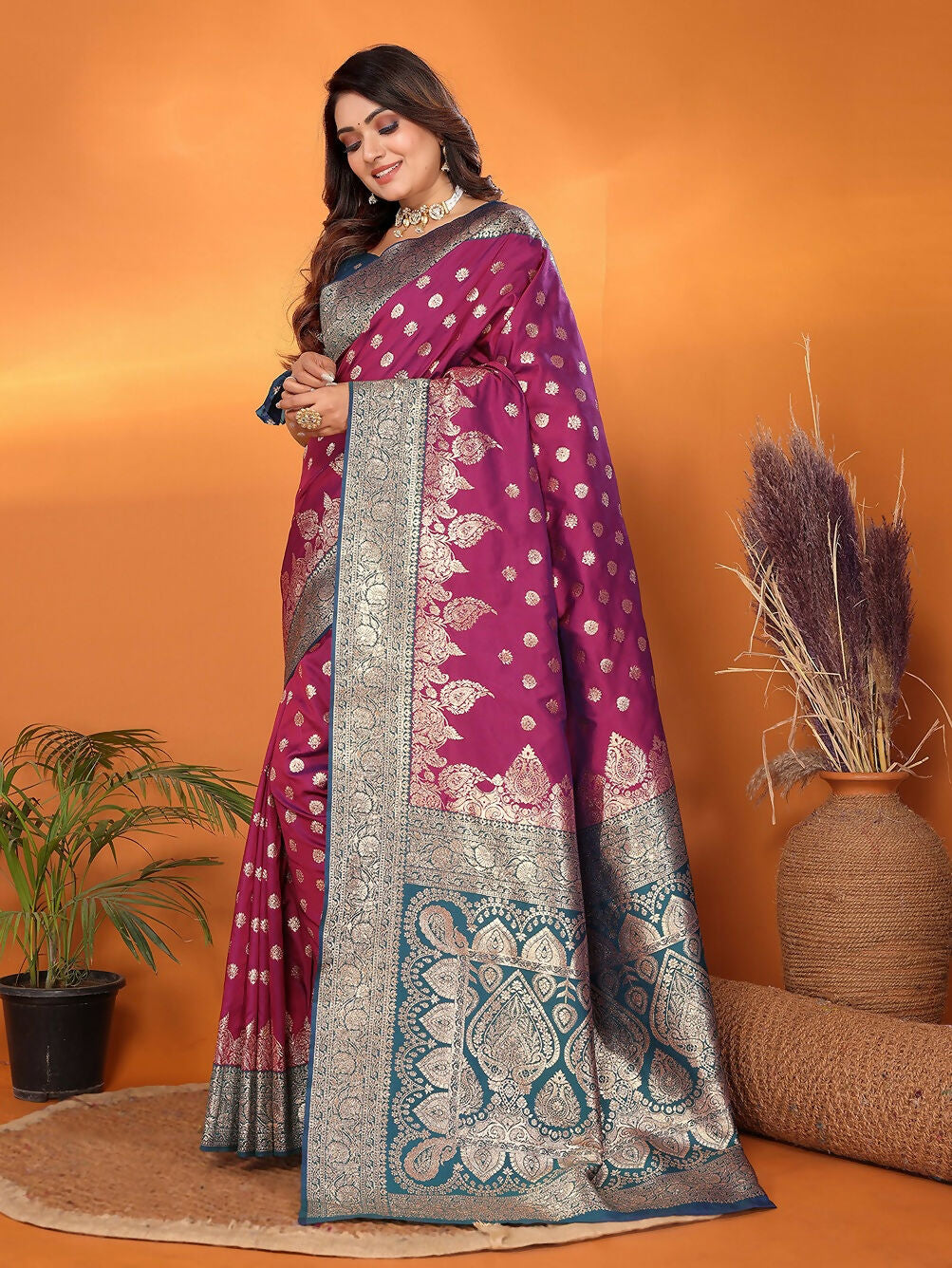 Joban Fashion Banarasi Magenta Woven Soft Silk Saree