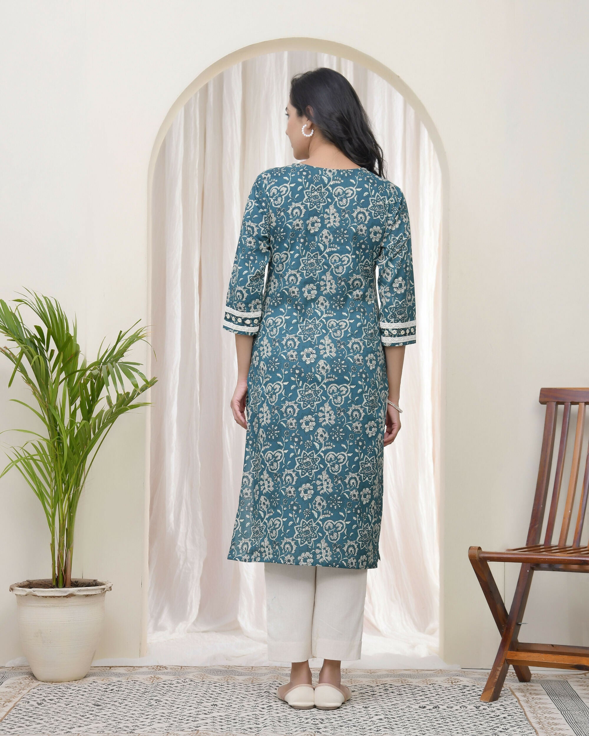 Vaasva Women Ferozi Cotton Printed Straight Kurti With Pant