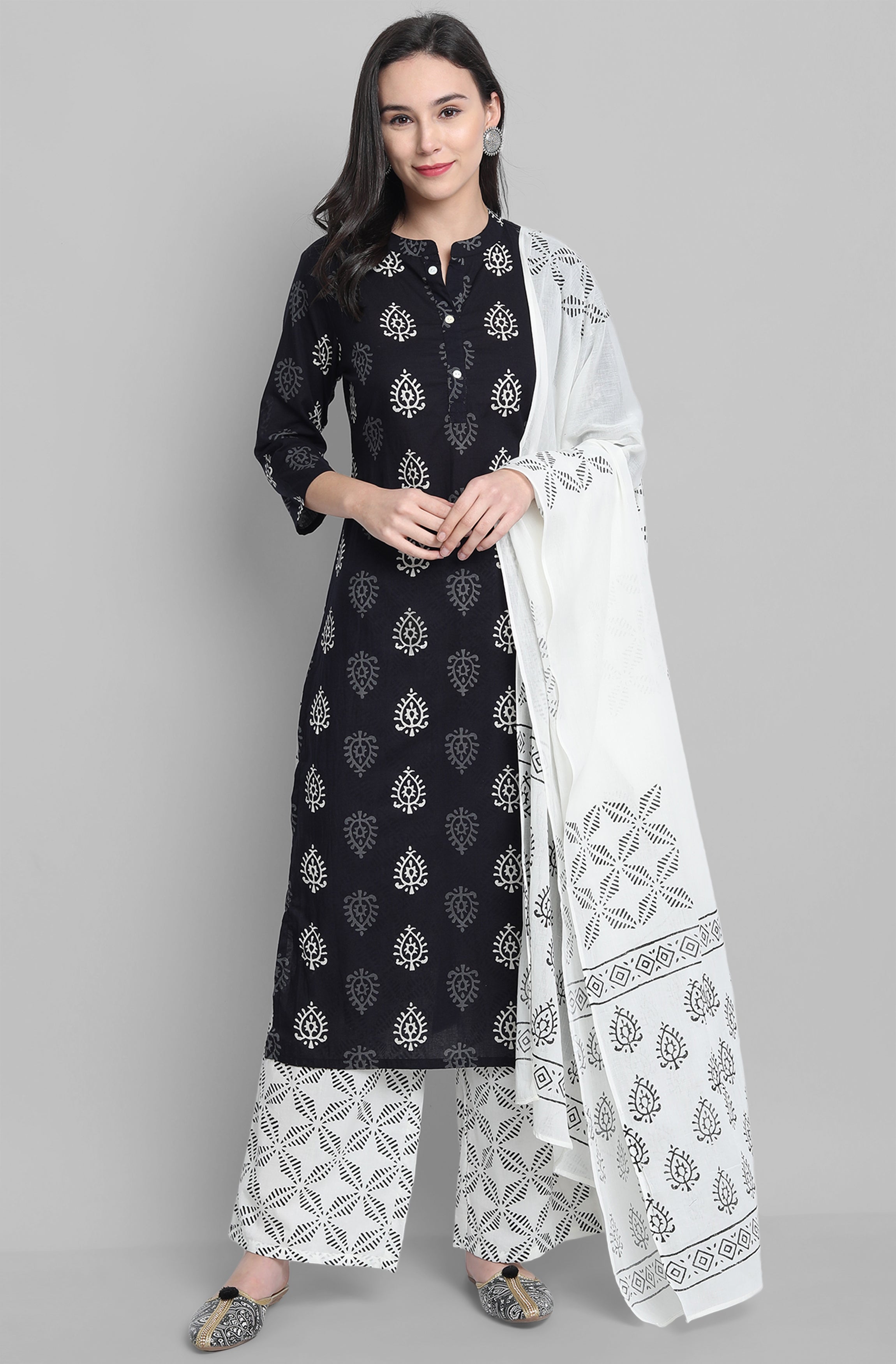 Janasya Women's Black Cotton Block Print Kurta With Palazzo And Dupatta