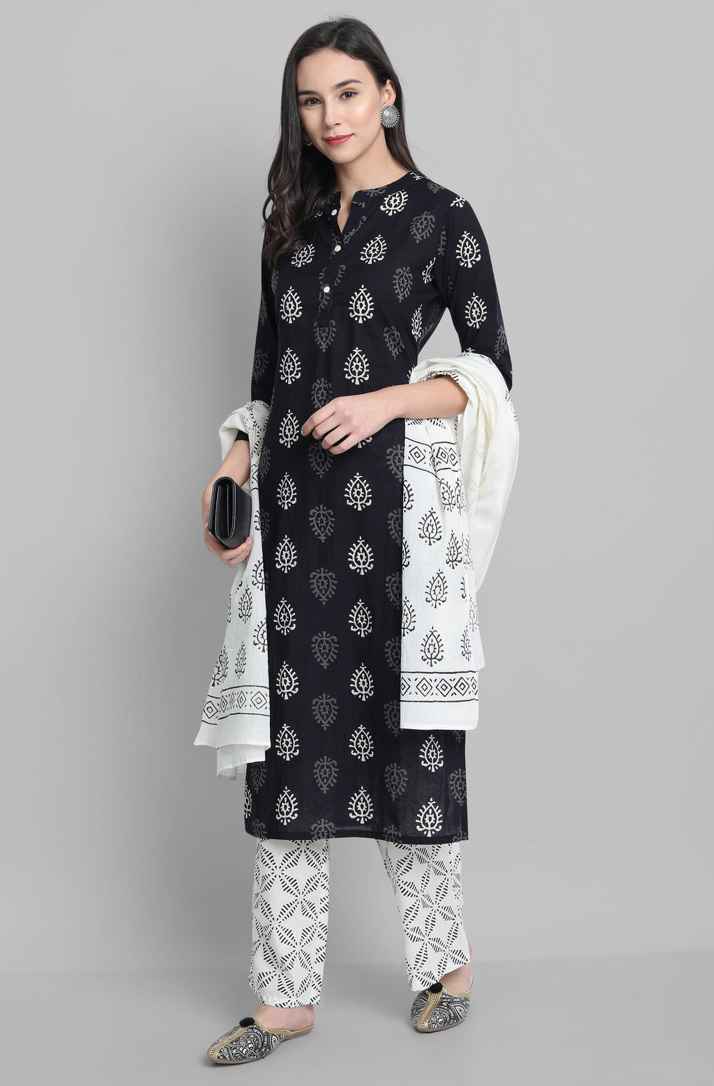 Janasya Women's Black Cotton Block Print Kurta With Palazzo And Dupatta