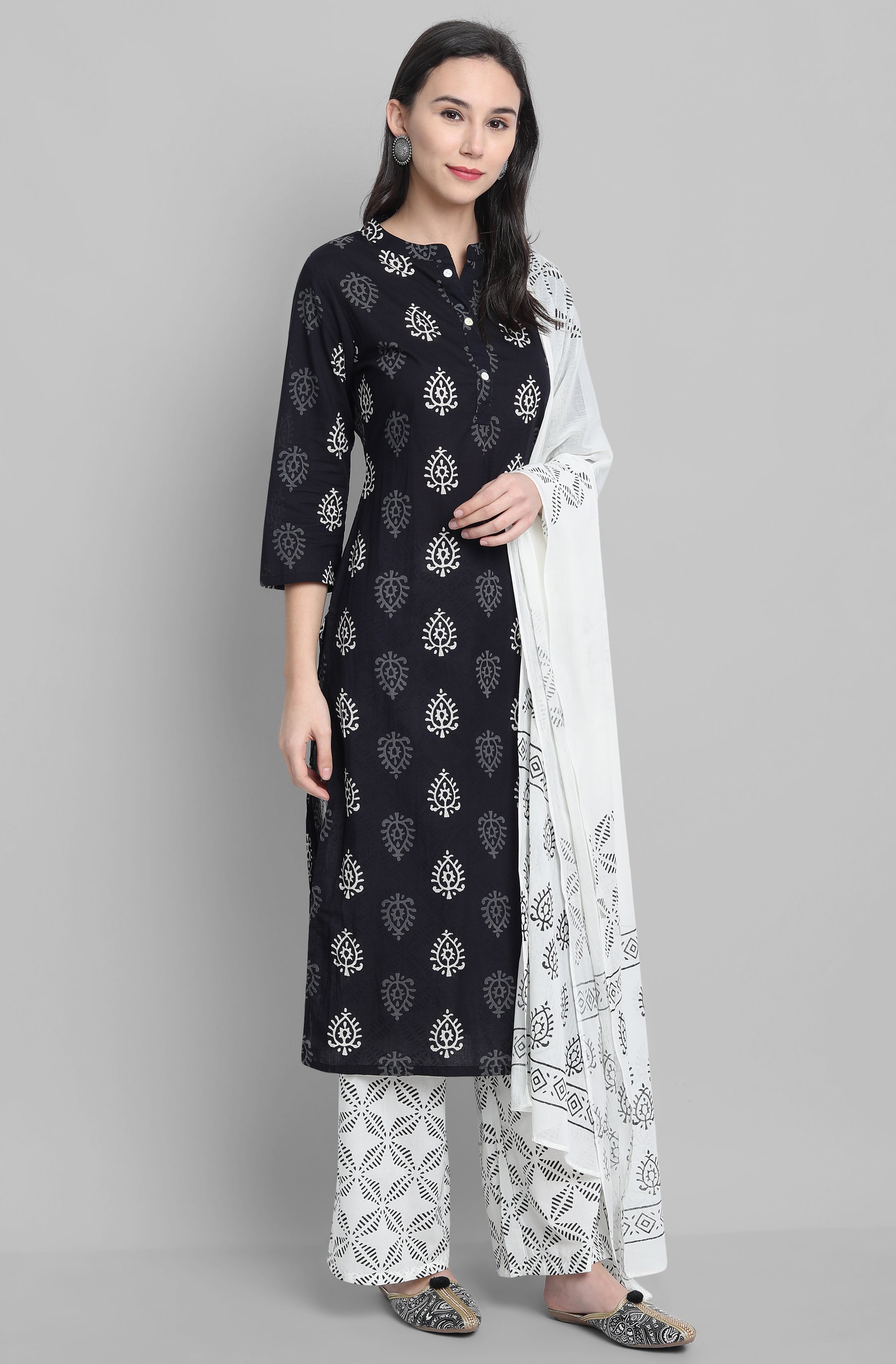 Janasya Women's Black Cotton Block Print Kurta With Palazzo And Dupatta