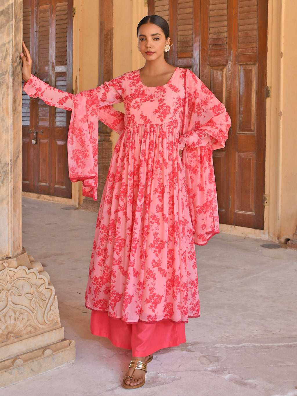 Janasya Women's Peach Georgette Floral Print Kurta With Flared Palazzo And Dupatta