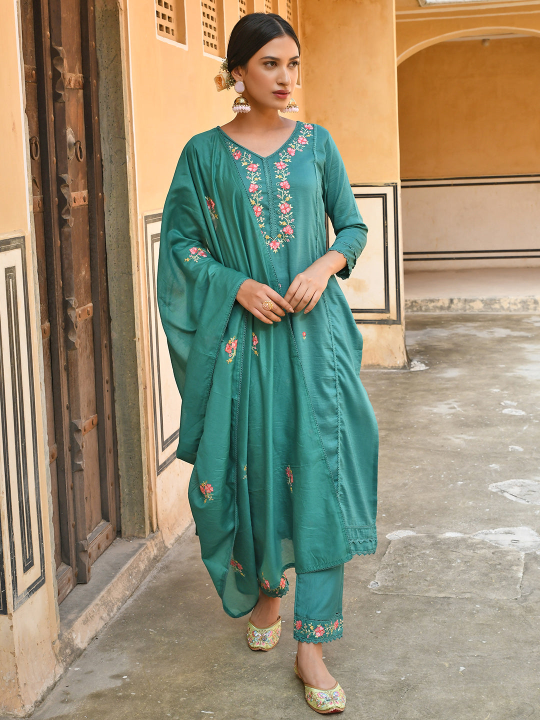 Janasya Women's Green Poly Silk Floral Embroidered Kurta With Pant And Dupatta