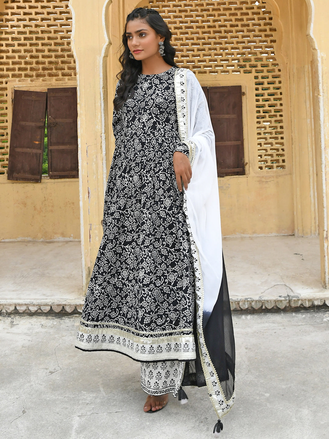 Janasya Women's Black Cotton Floral Print Kurta With Palazzo And Dupatta