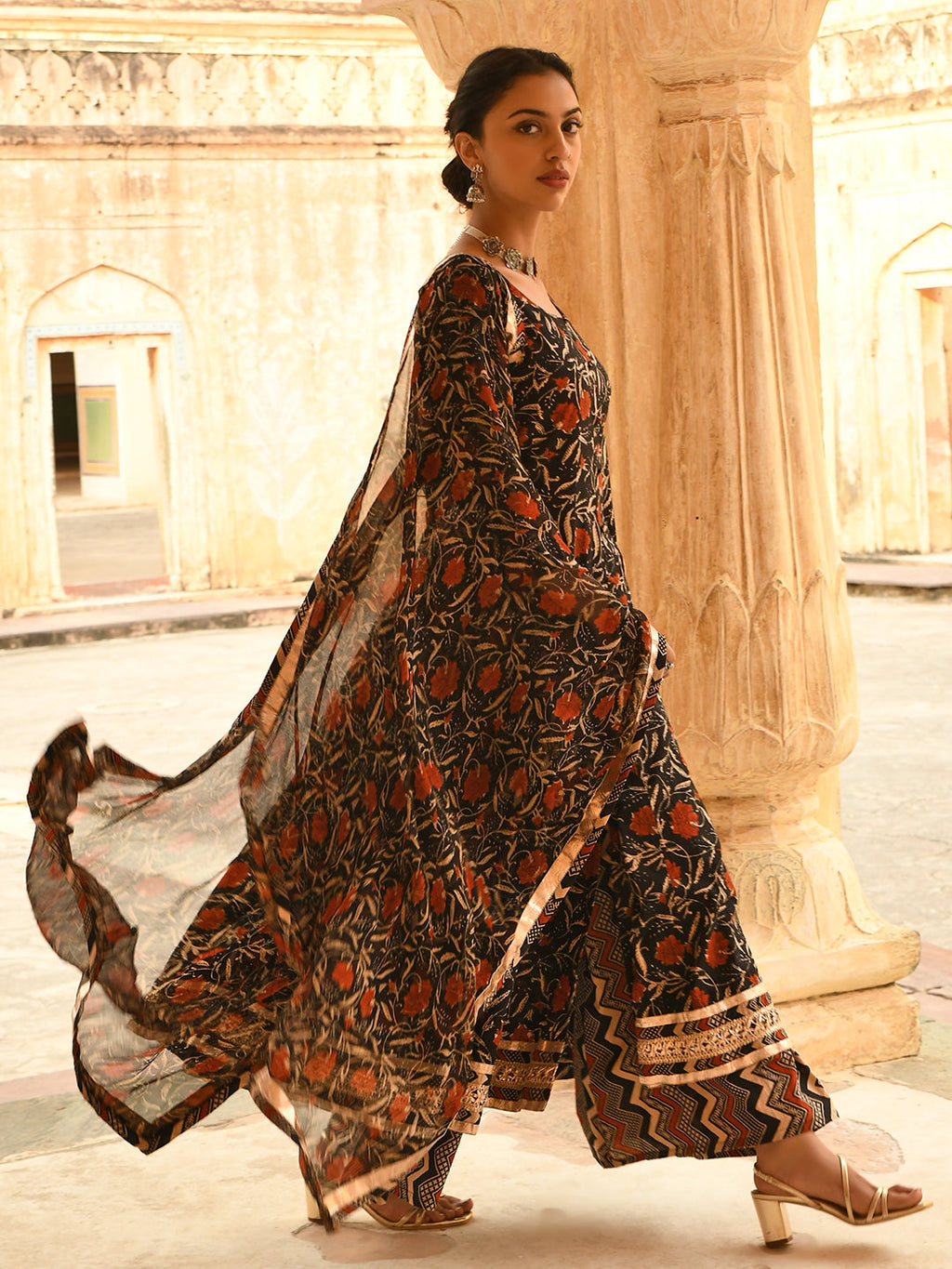 Janasya Women's Black Cotton Floral Block Print Kurta With Flared Palazzo And Dupatta