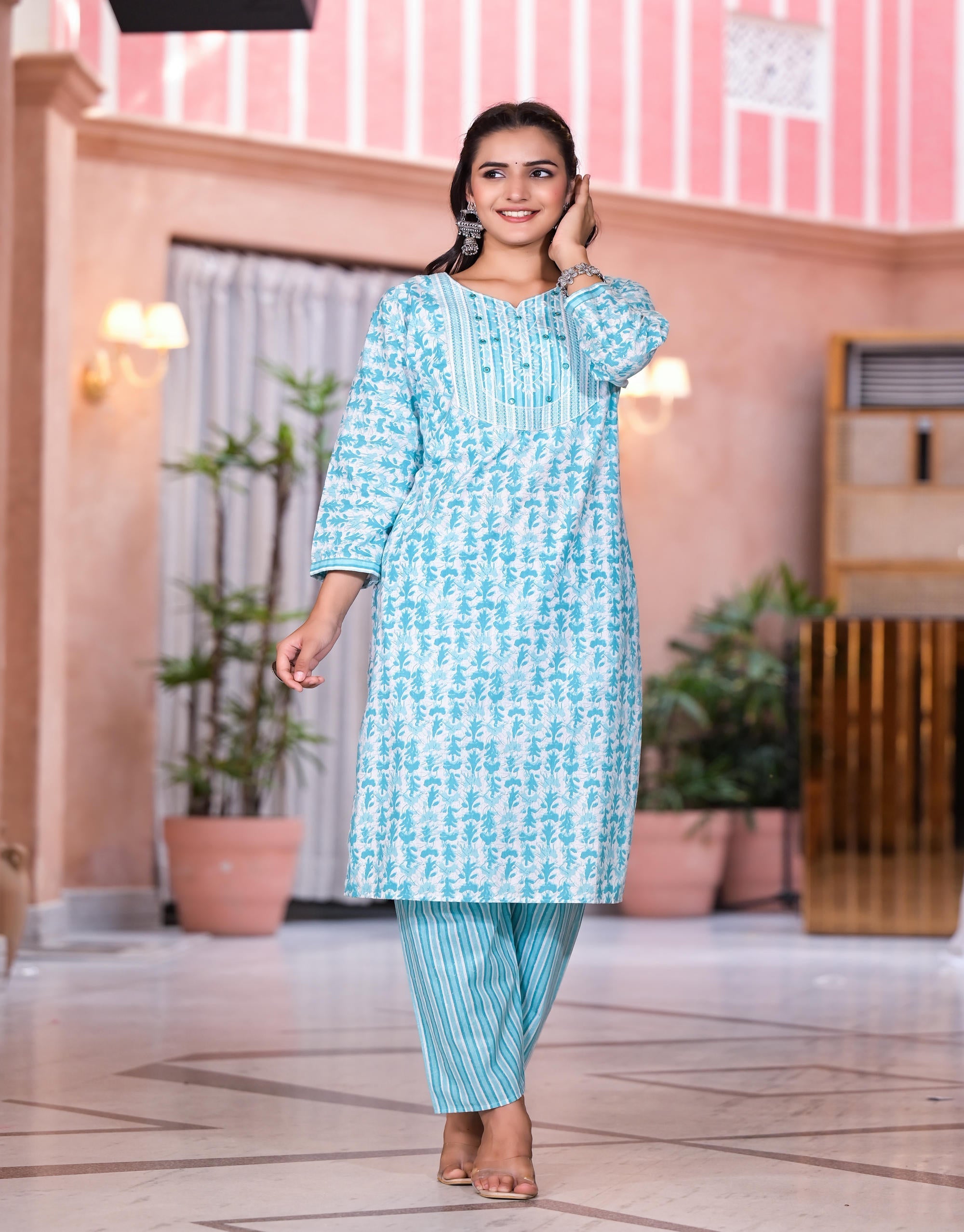 Juniper Women's Rama Green Floral Printed Cotton Kurta Set With Mirror & Thread Work