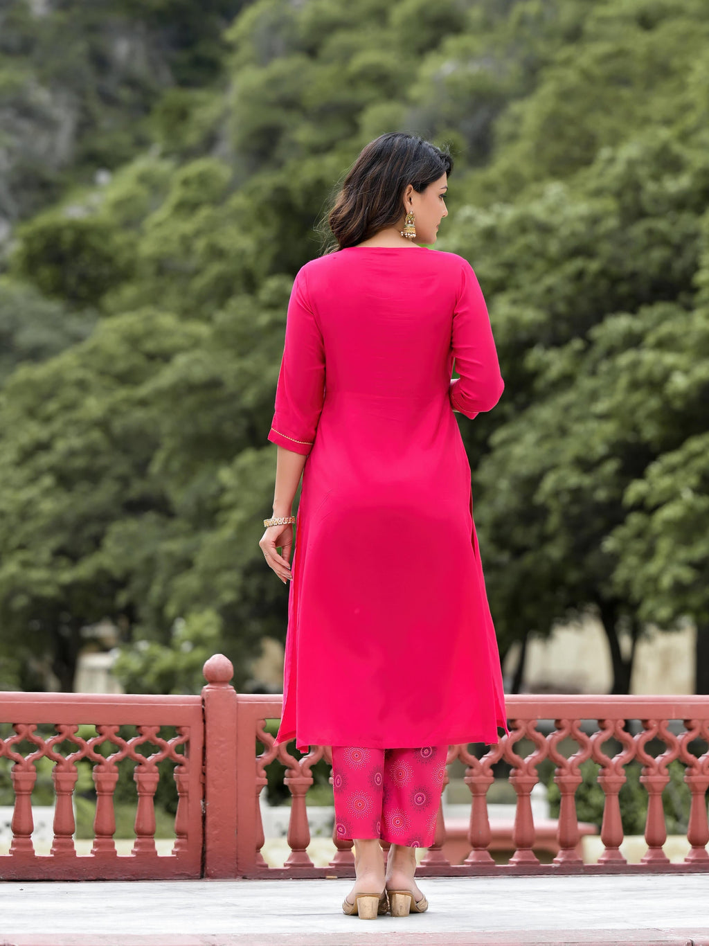 Juniper Women's Pink Viscose Rayon Solid Kurta Set
