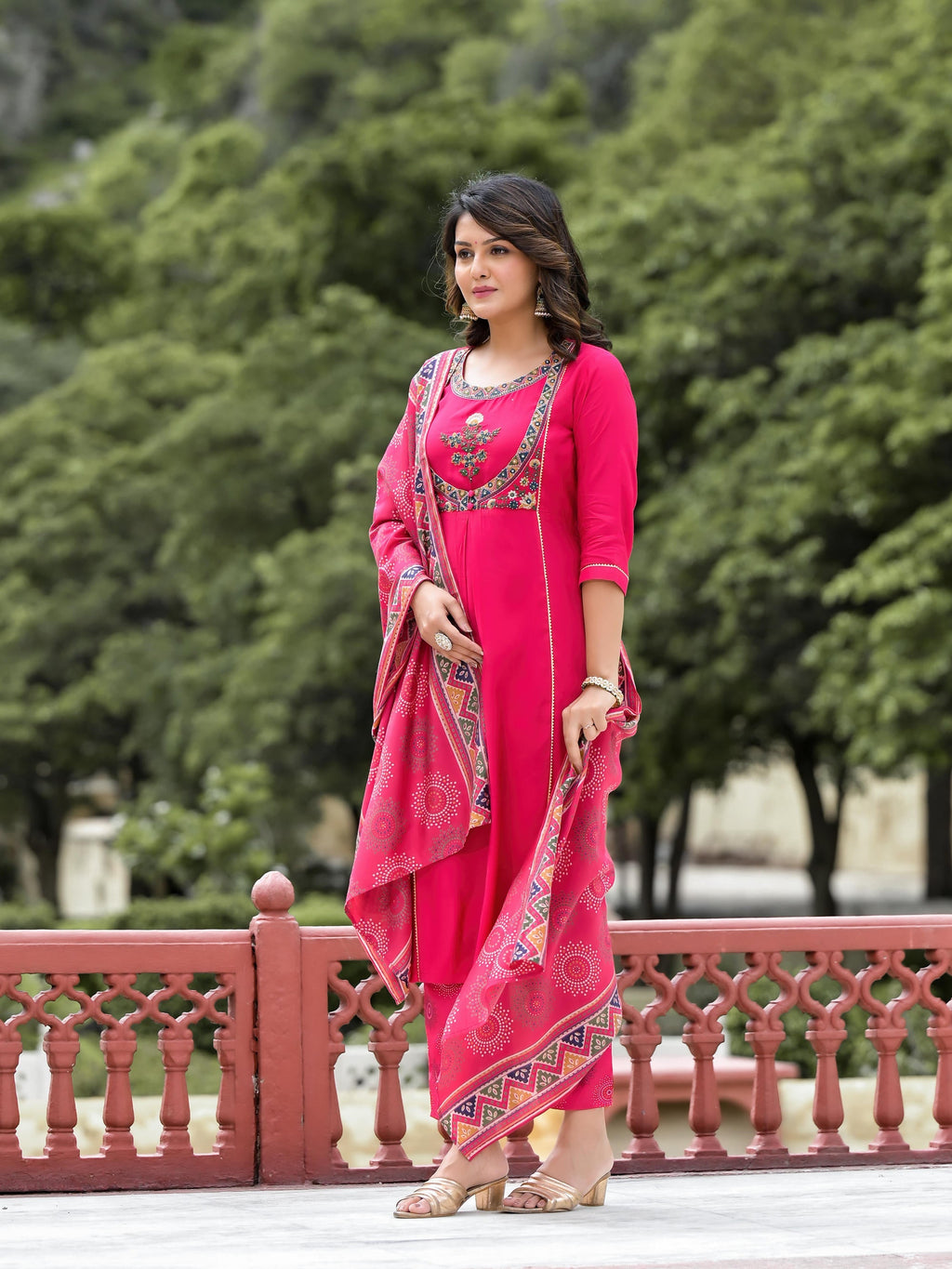 Juniper Women's Pink Viscose Rayon Solid Kurta Set
