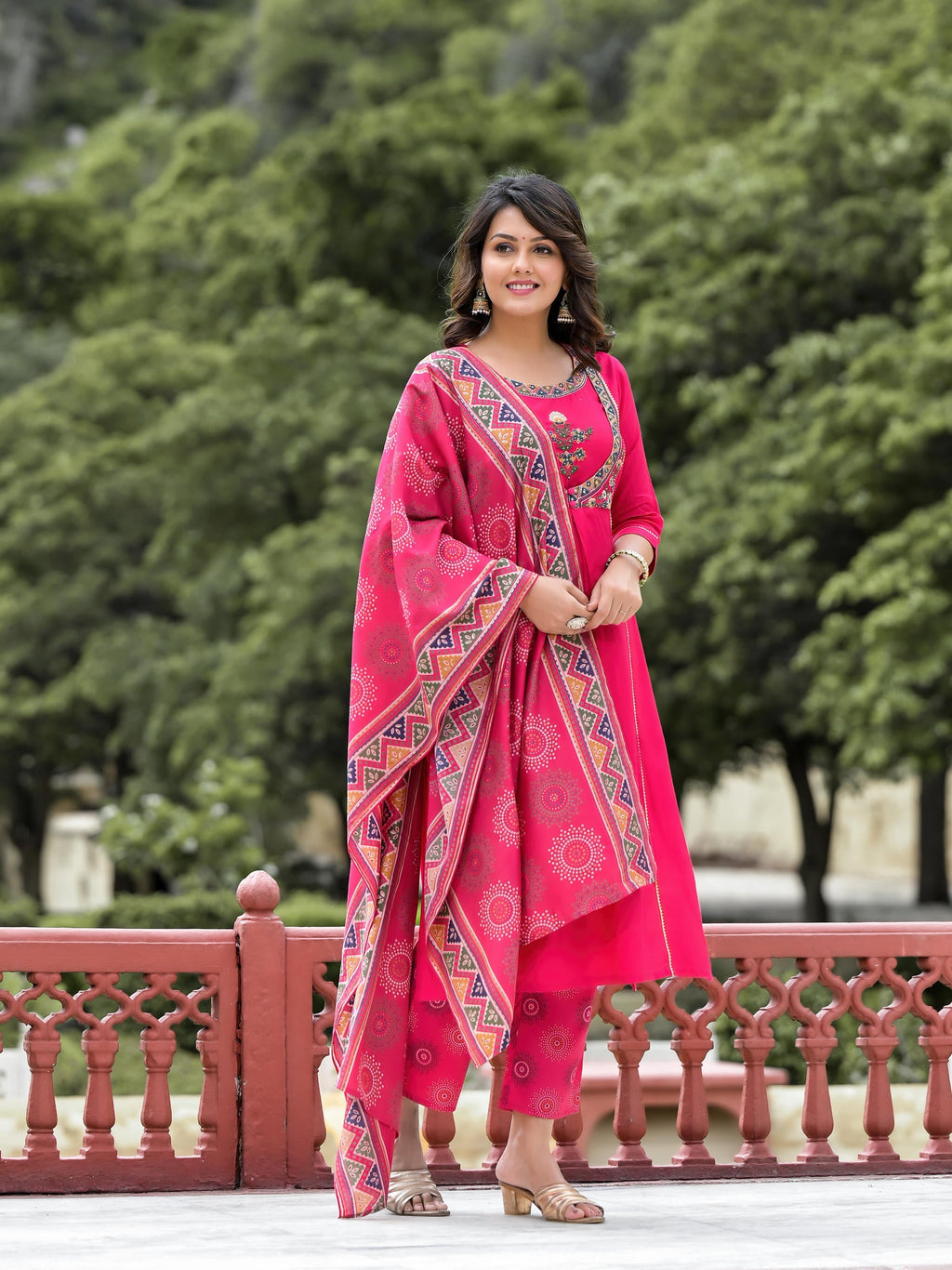 Juniper Women's Pink Viscose Rayon Solid Kurta Set