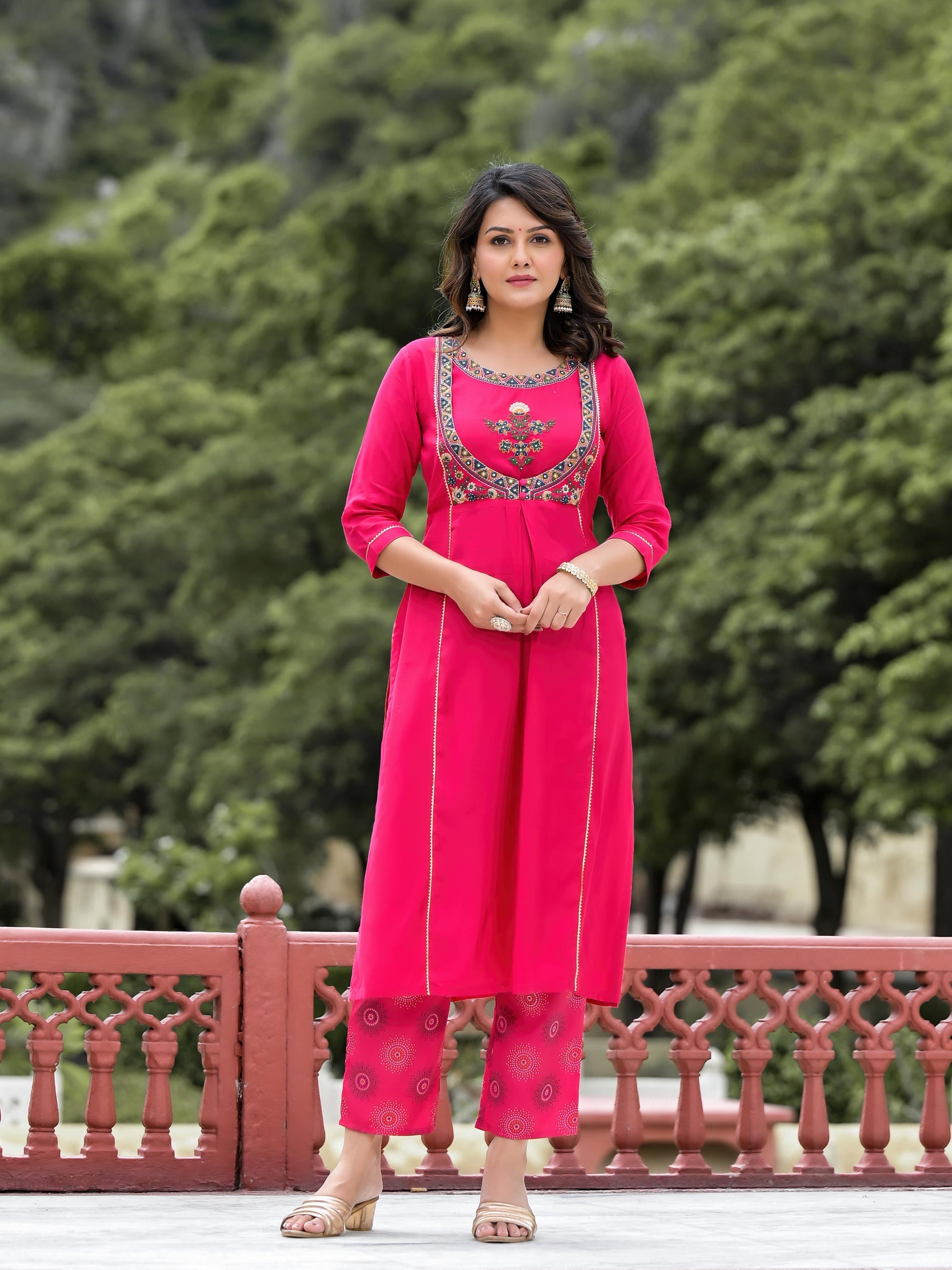 Juniper Women's Pink Viscose Rayon Solid Kurta Set