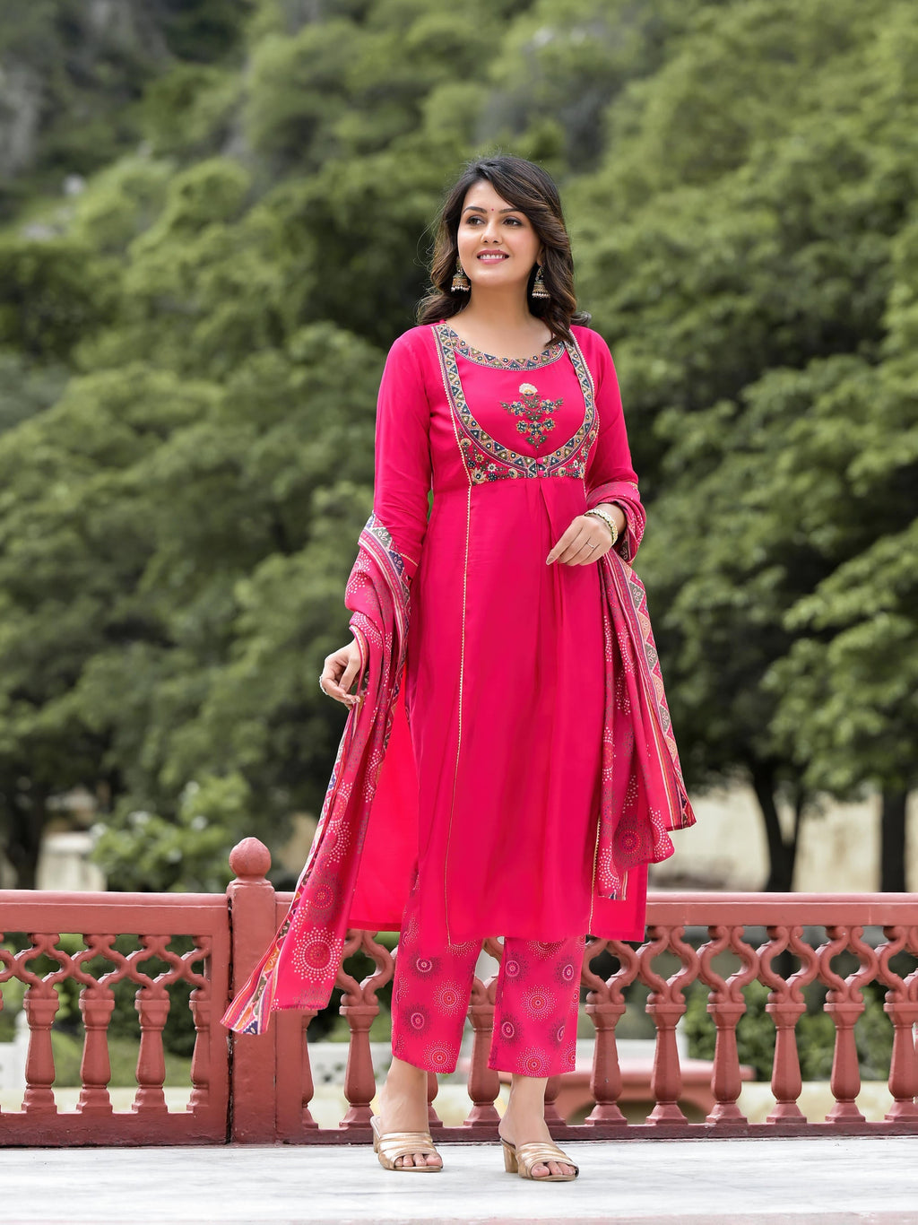 Juniper Women's Pink Viscose Rayon Solid Kurta Set