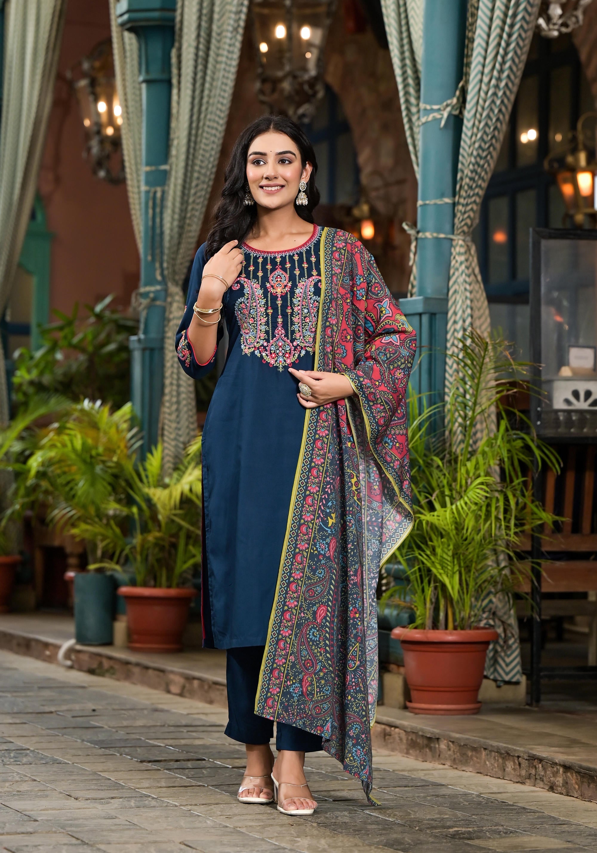 Juniper Women's Blue Viscose Rayon Solid Kurta Set