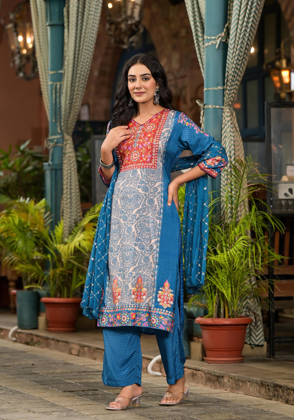 Juniper Women's Blue Viscose Rayon Printed Kurta Set