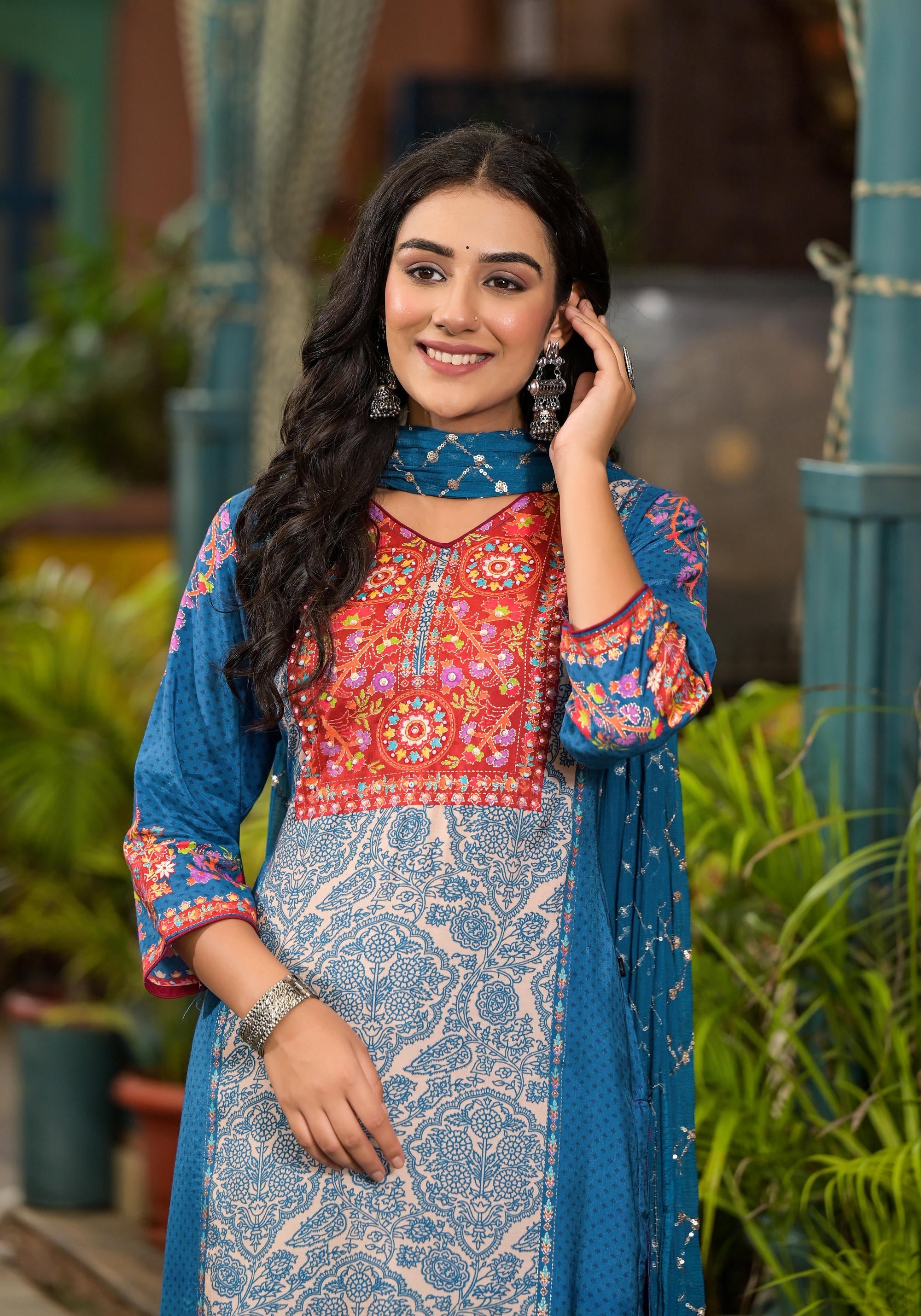 Juniper Women's Blue Viscose Rayon Printed Kurta Set