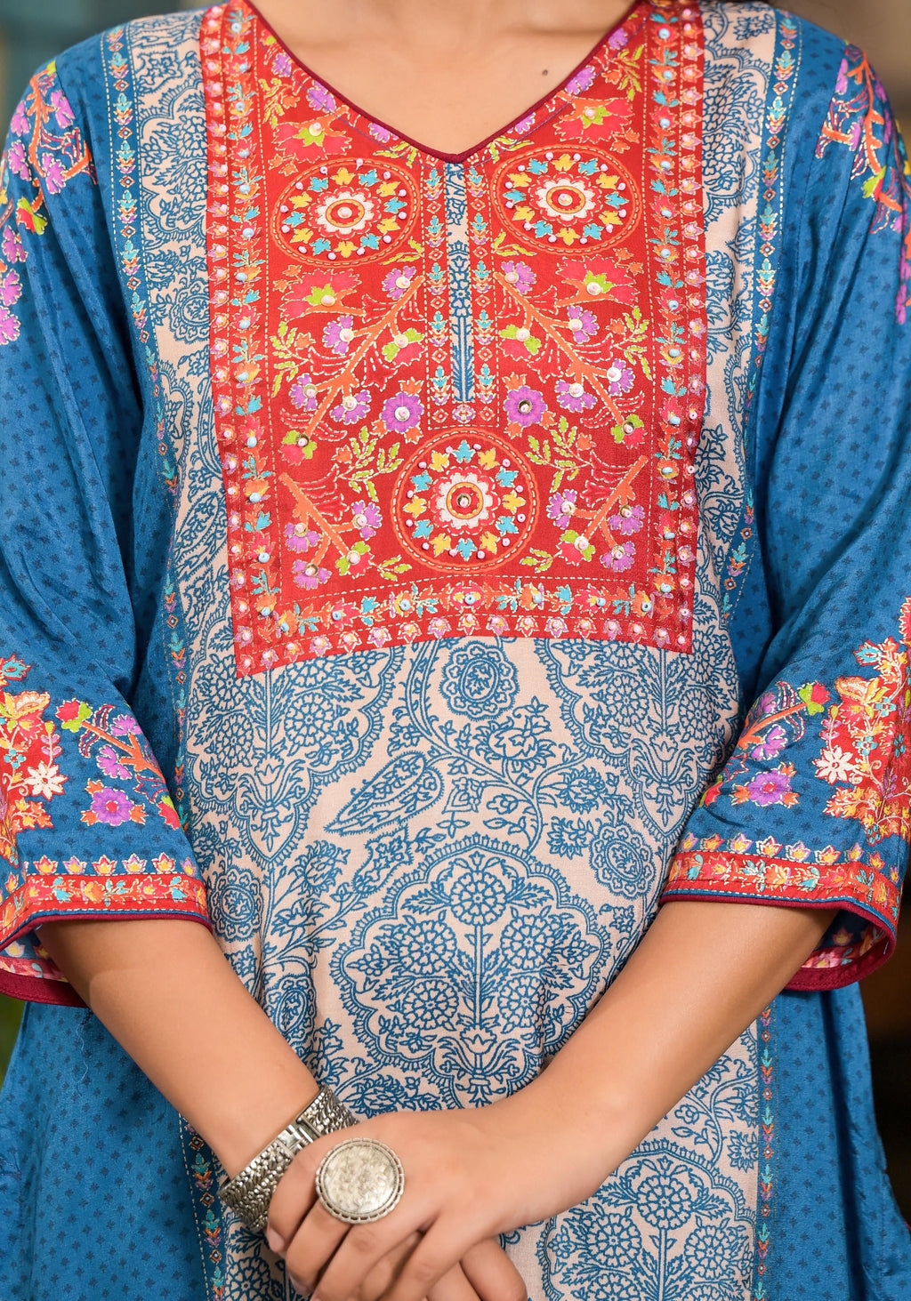 Juniper Women's Blue Viscose Rayon Printed Kurta Set