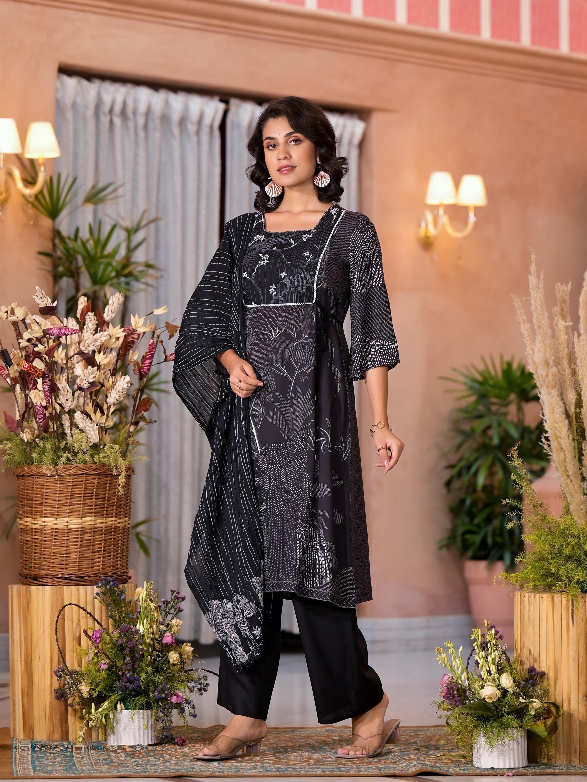Juniper Women's Black Viscose Rayon Printed Kurta Set