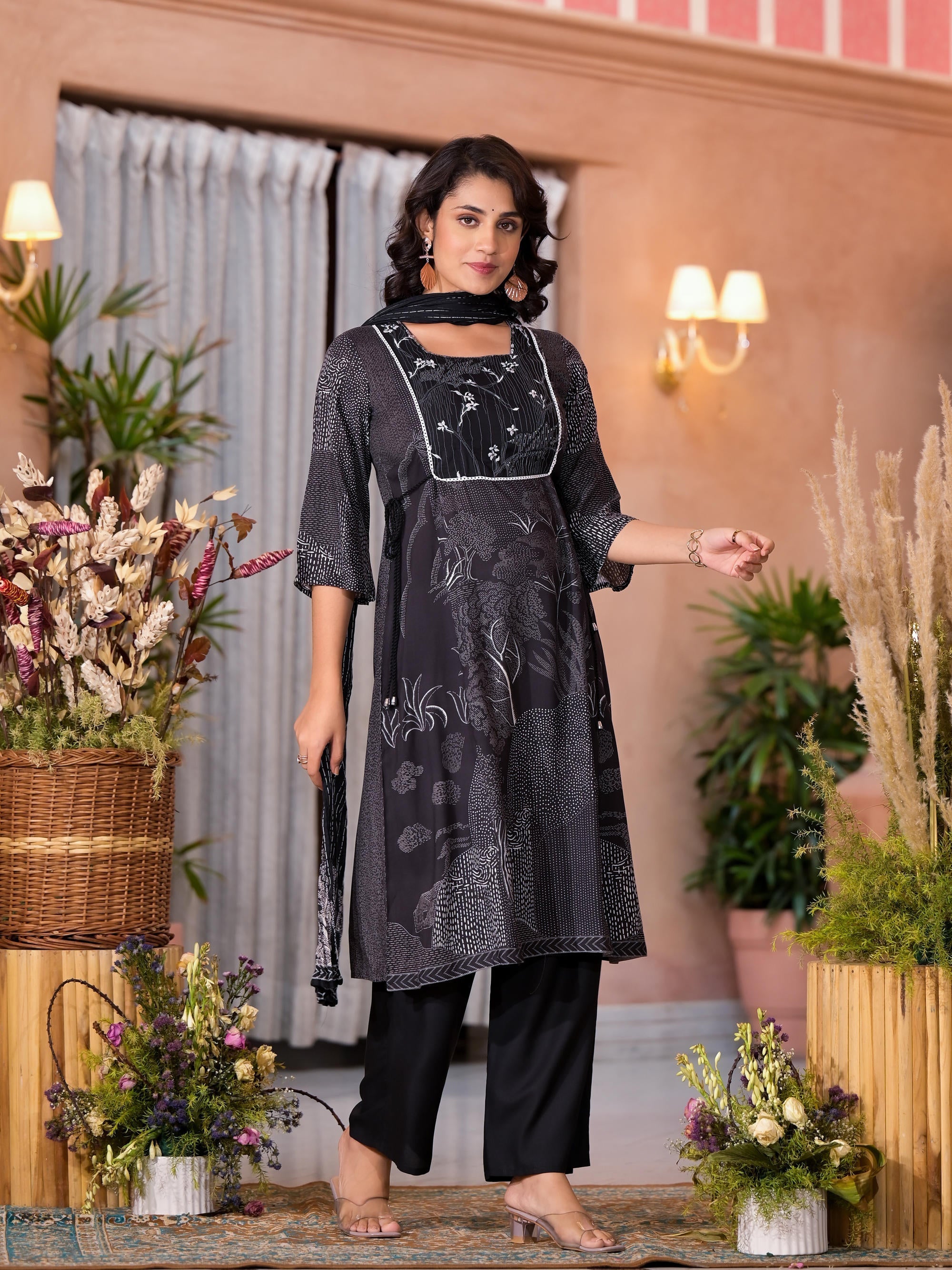 Juniper Women's Black Viscose Rayon Printed Kurta Set