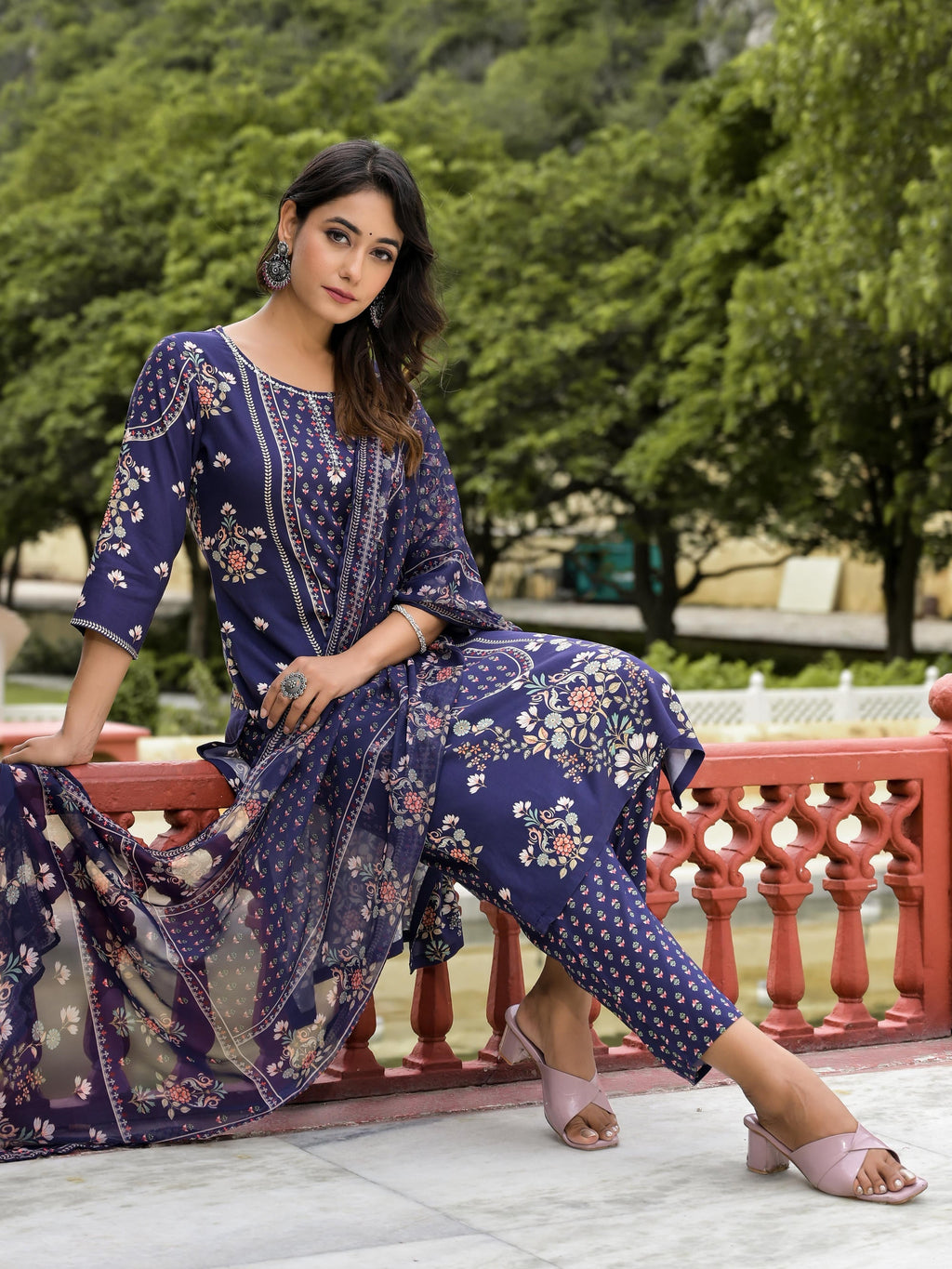Juniper Women's Blue Viscose Rayon Printed Kurta Set