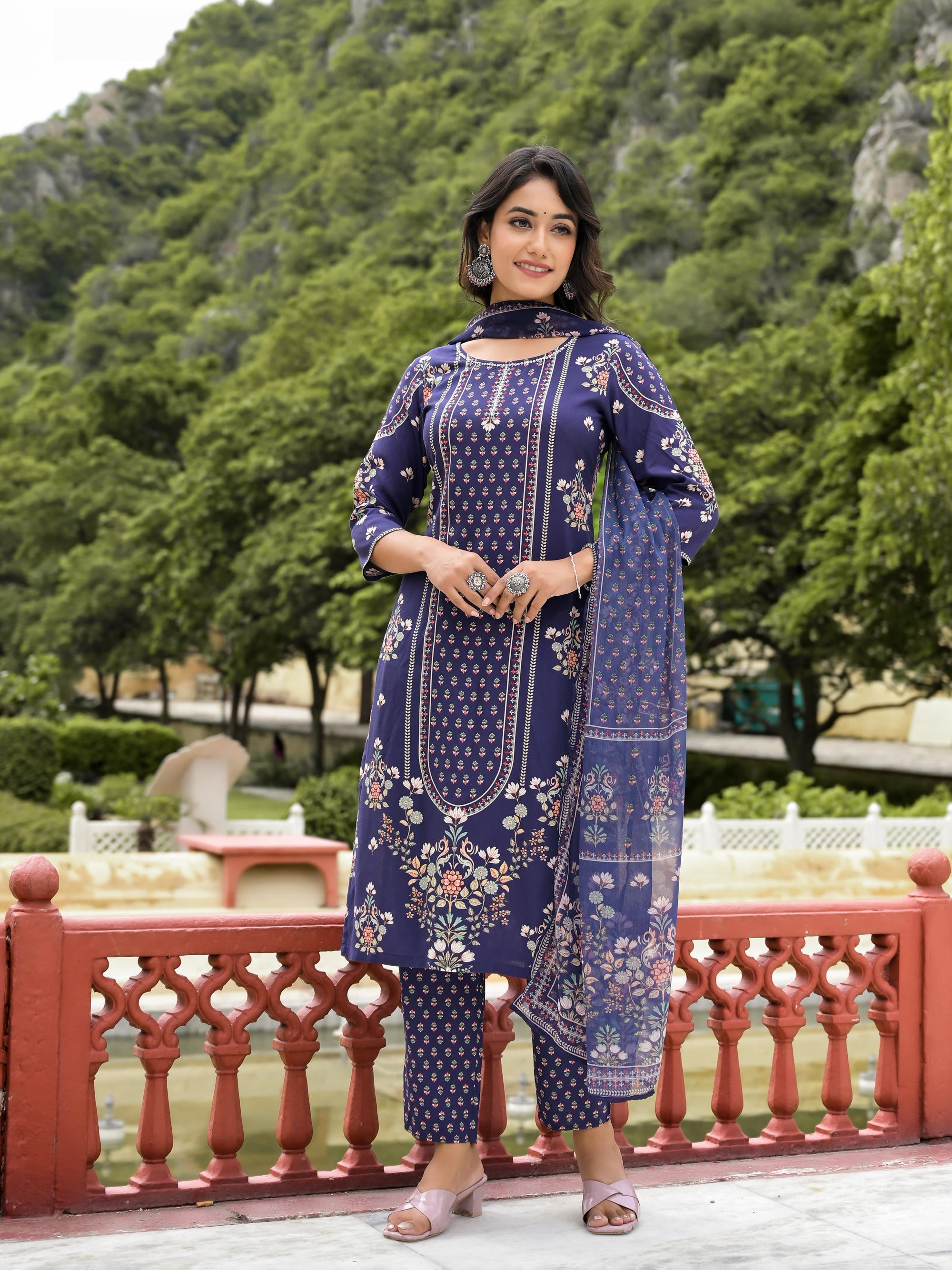 Juniper Women's Blue Viscose Rayon Printed Kurta Set