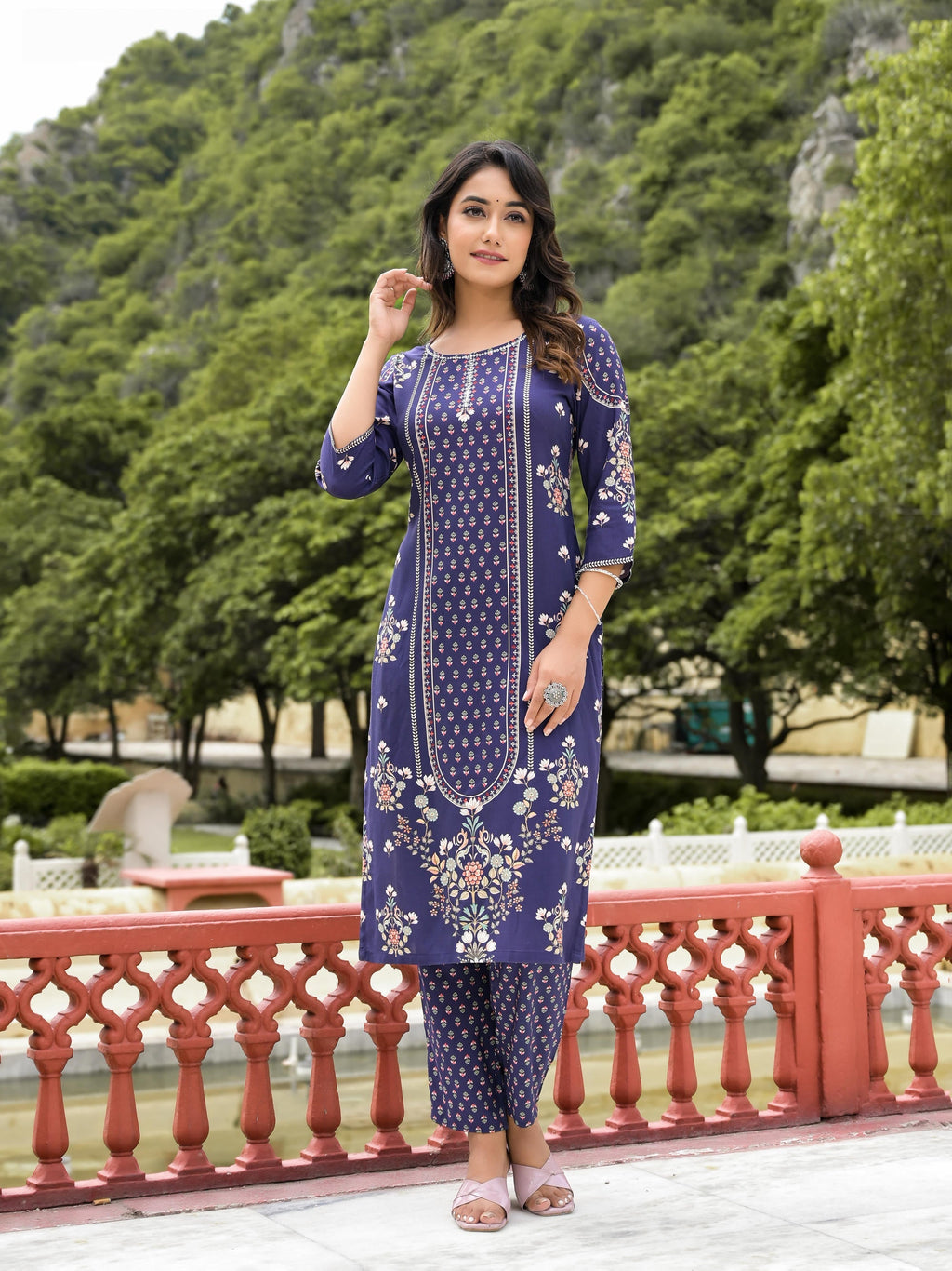 Juniper Women's Blue Viscose Rayon Printed Kurta Set