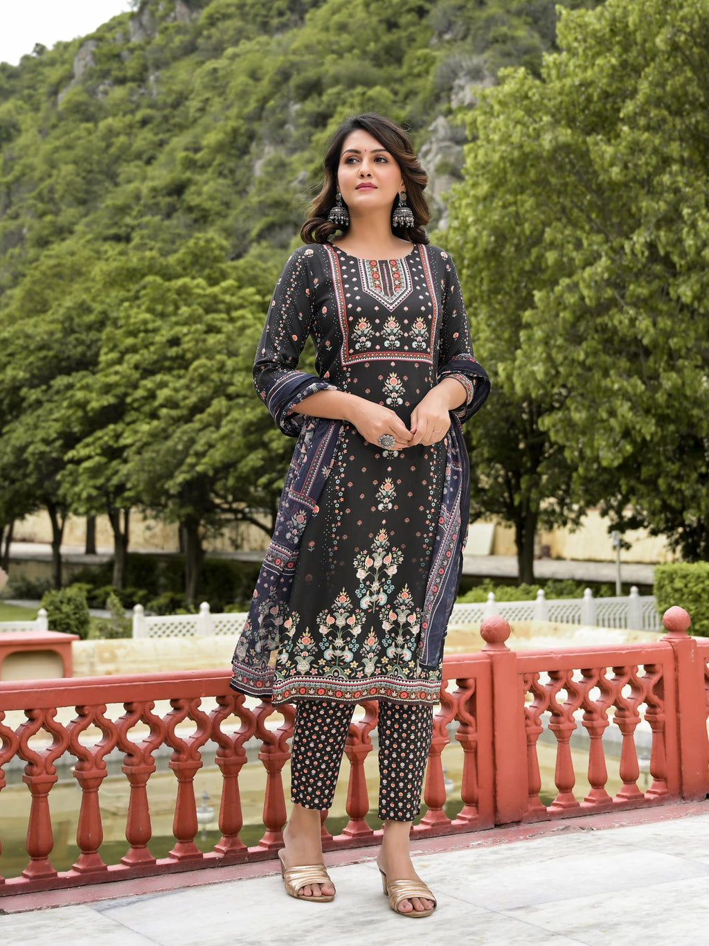 Juniper Women's Black Viscose Rayon Printed Kurta Set