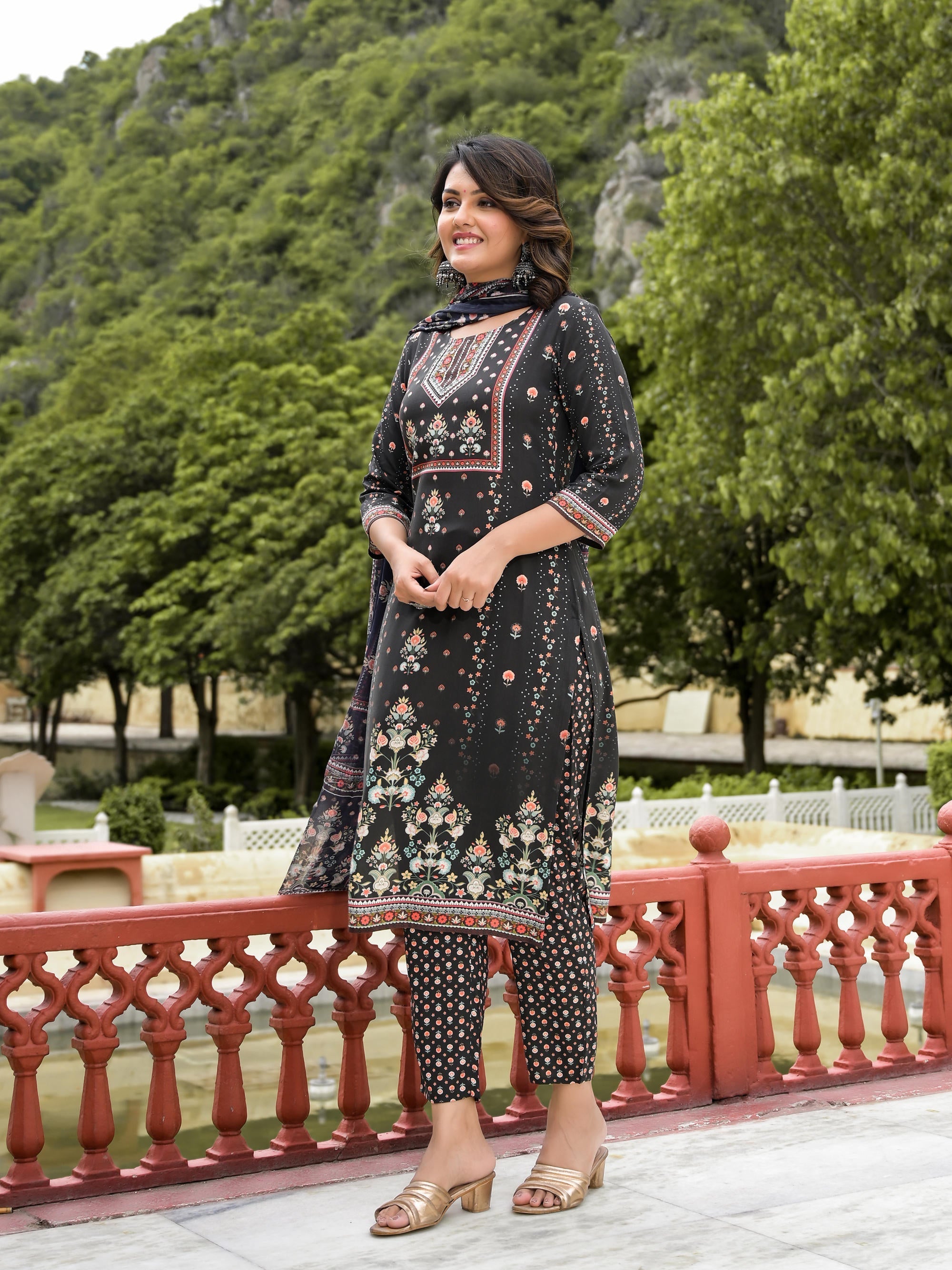 Juniper Women's Black Viscose Rayon Printed Kurta Set