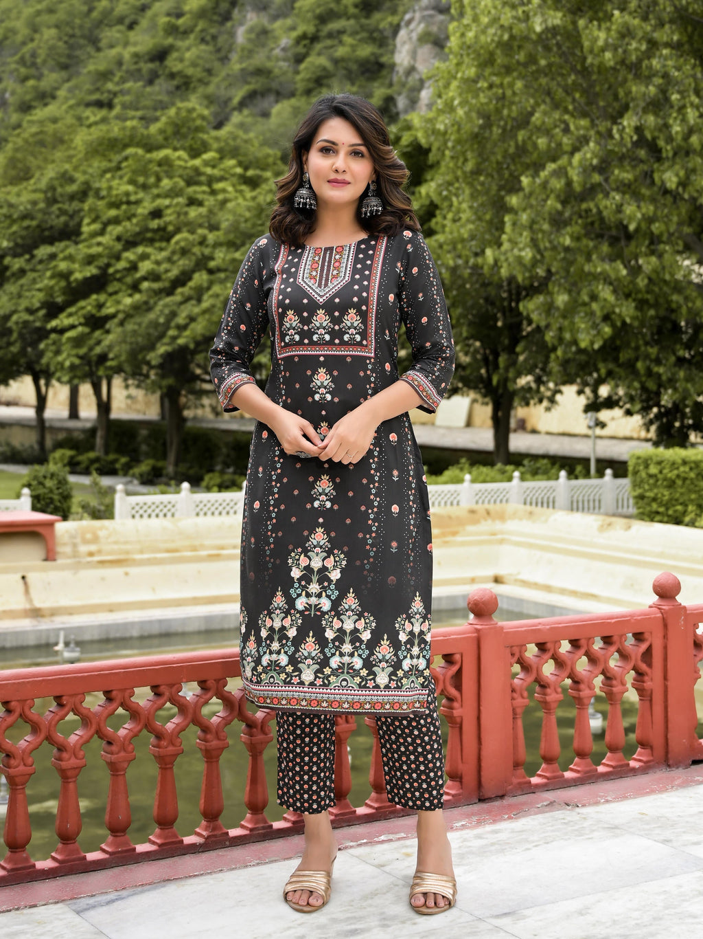 Juniper Women's Black Viscose Rayon Printed Kurta Set