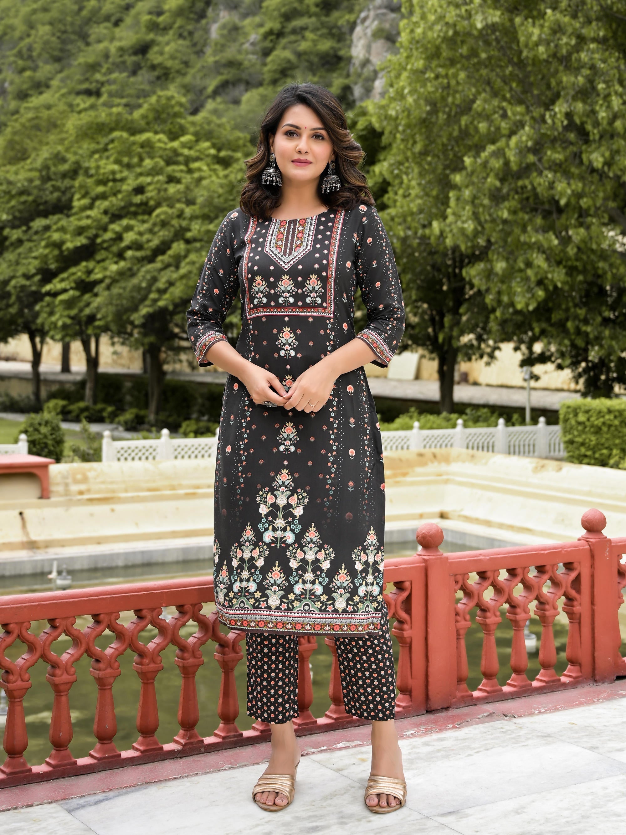 Juniper Women's Black Viscose Rayon Printed Kurta Set