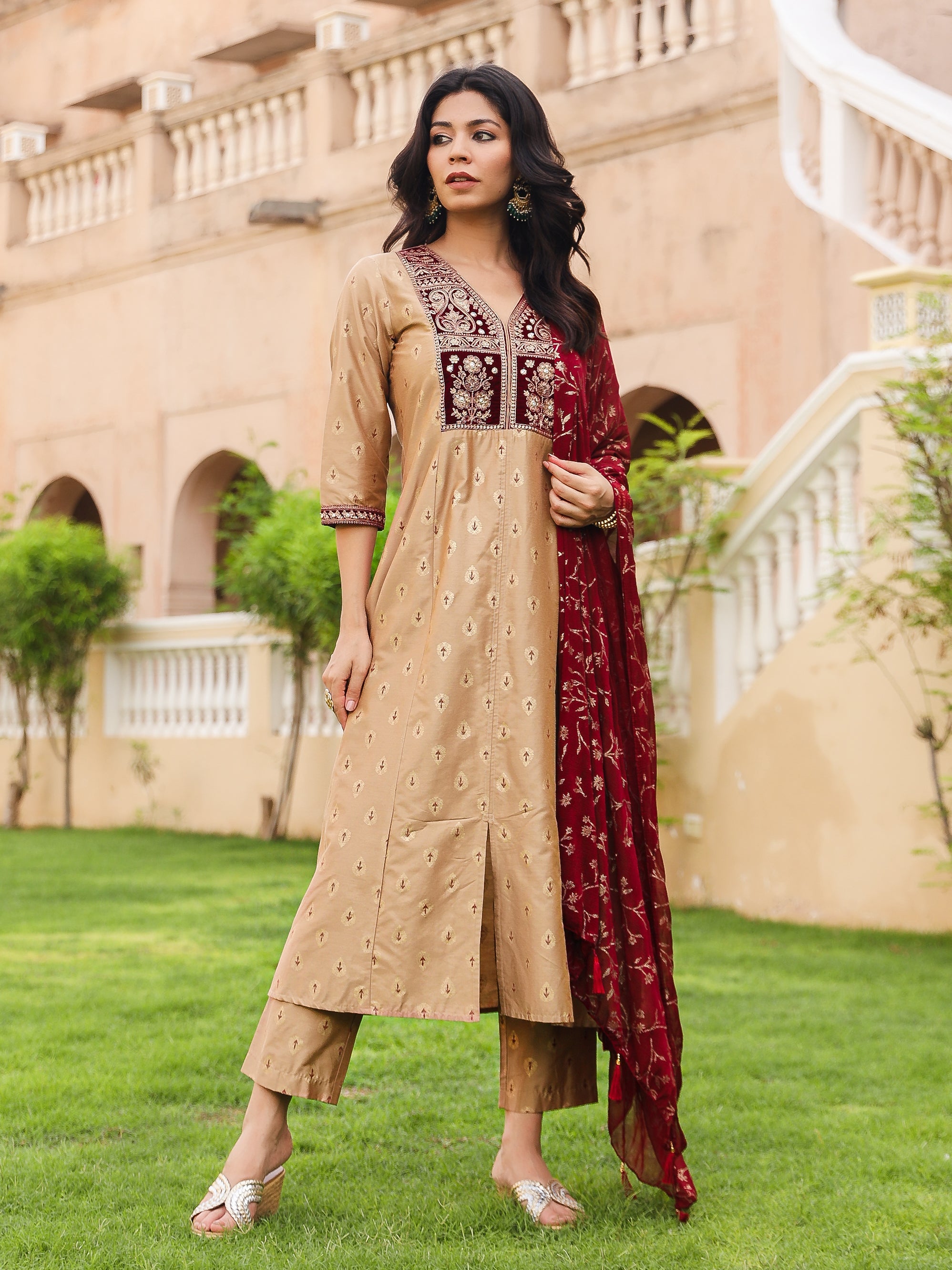 Juniper Women's Gold Cotton Blend Printed Kurta Set