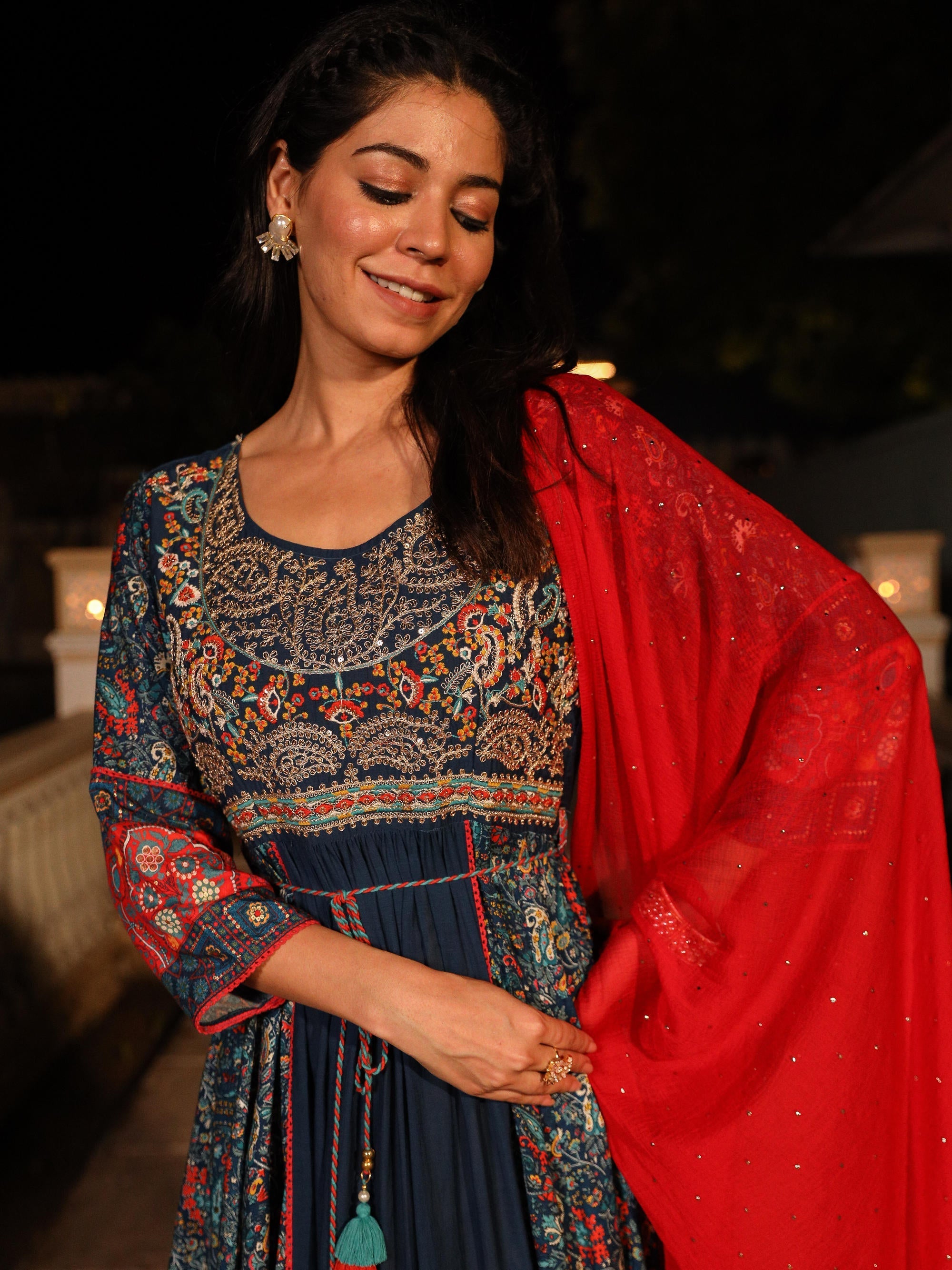 Juniper Women's Blue Viscose Rayon Printed Kurta Set