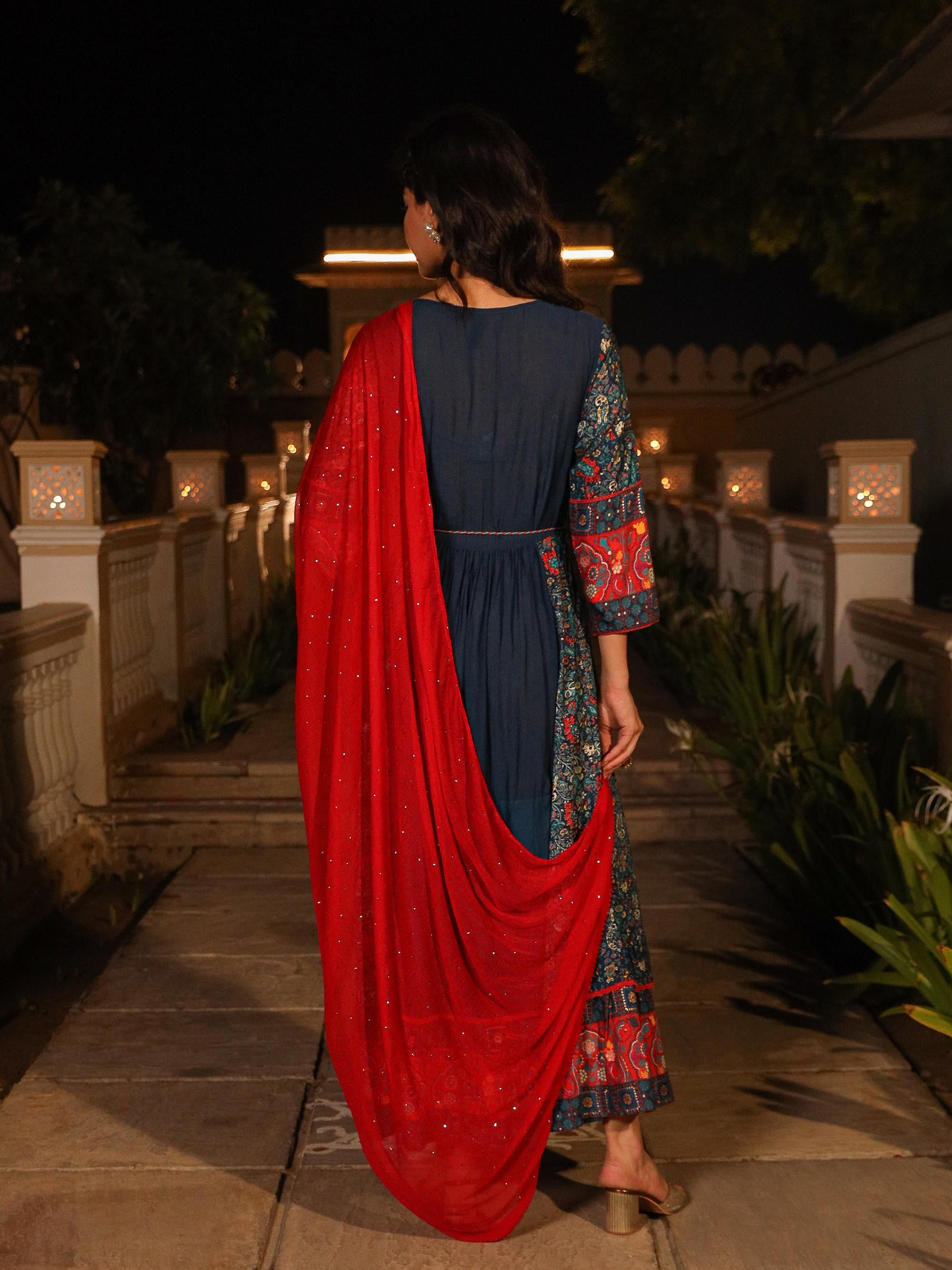 Juniper Women's Blue Viscose Rayon Printed Kurta Set