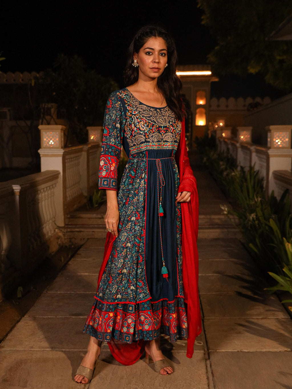 Juniper Women's Blue Viscose Rayon Printed Kurta Set