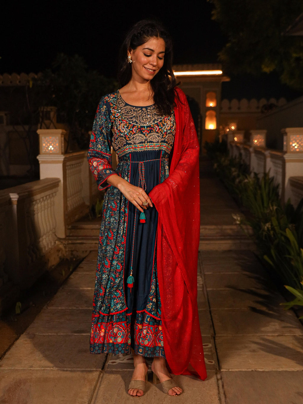 Juniper Women's Blue Viscose Rayon Printed Kurta Set